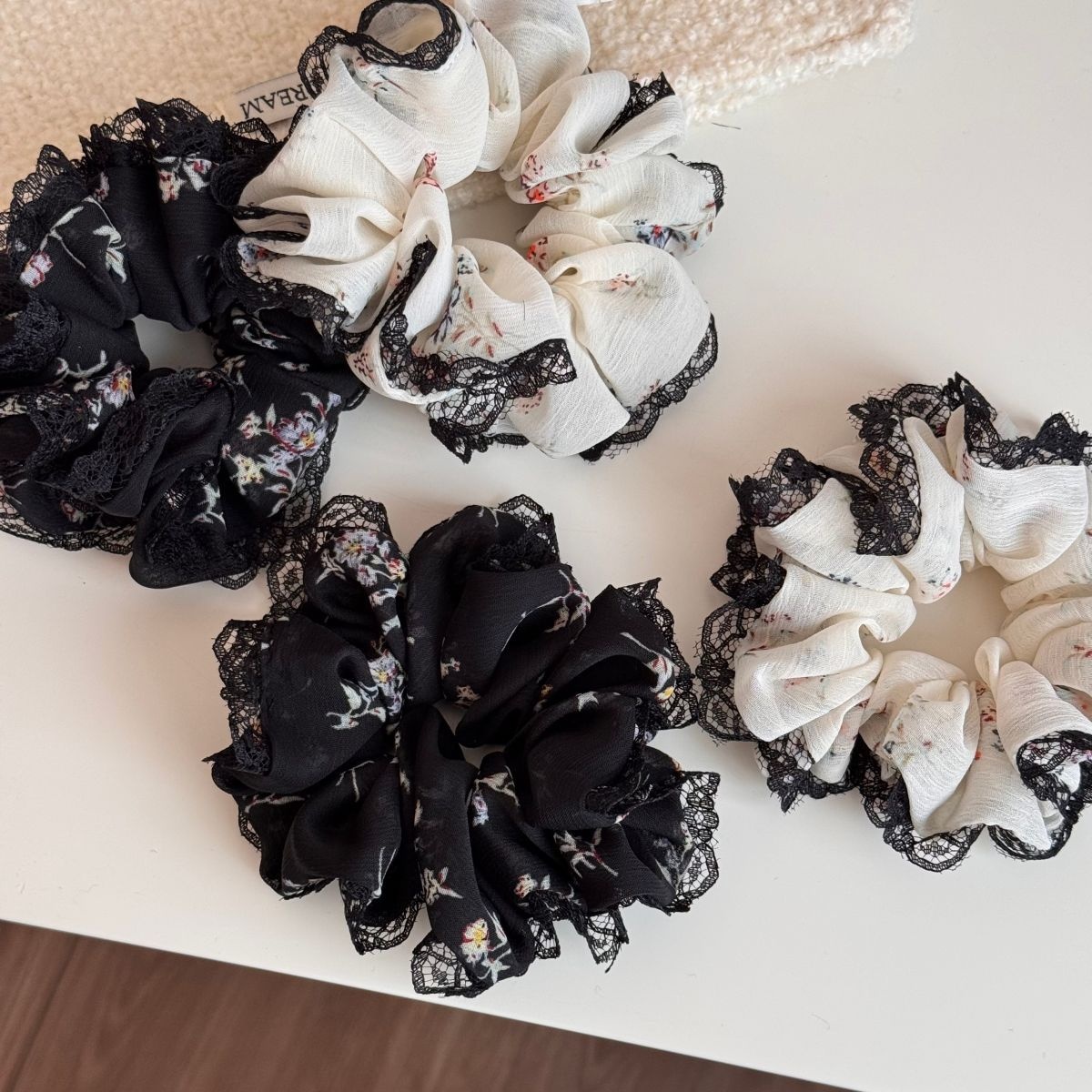 Women's Daily French Style Lace Hair Scrunchie Black Ditsy Floral