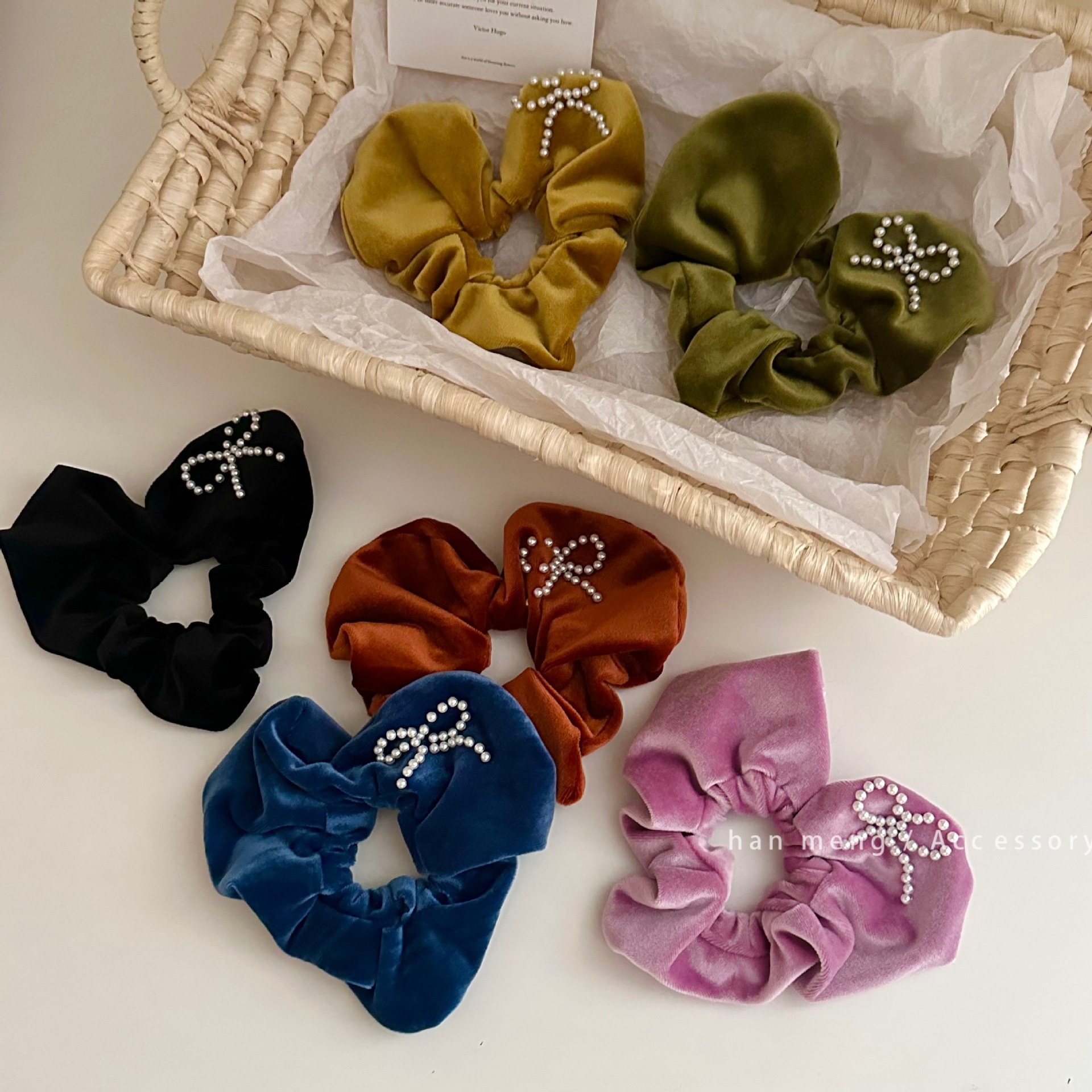 Women's Soft Velvet Pearl Bow Scrunchie Ponytail Hair Tie Heart Pattern