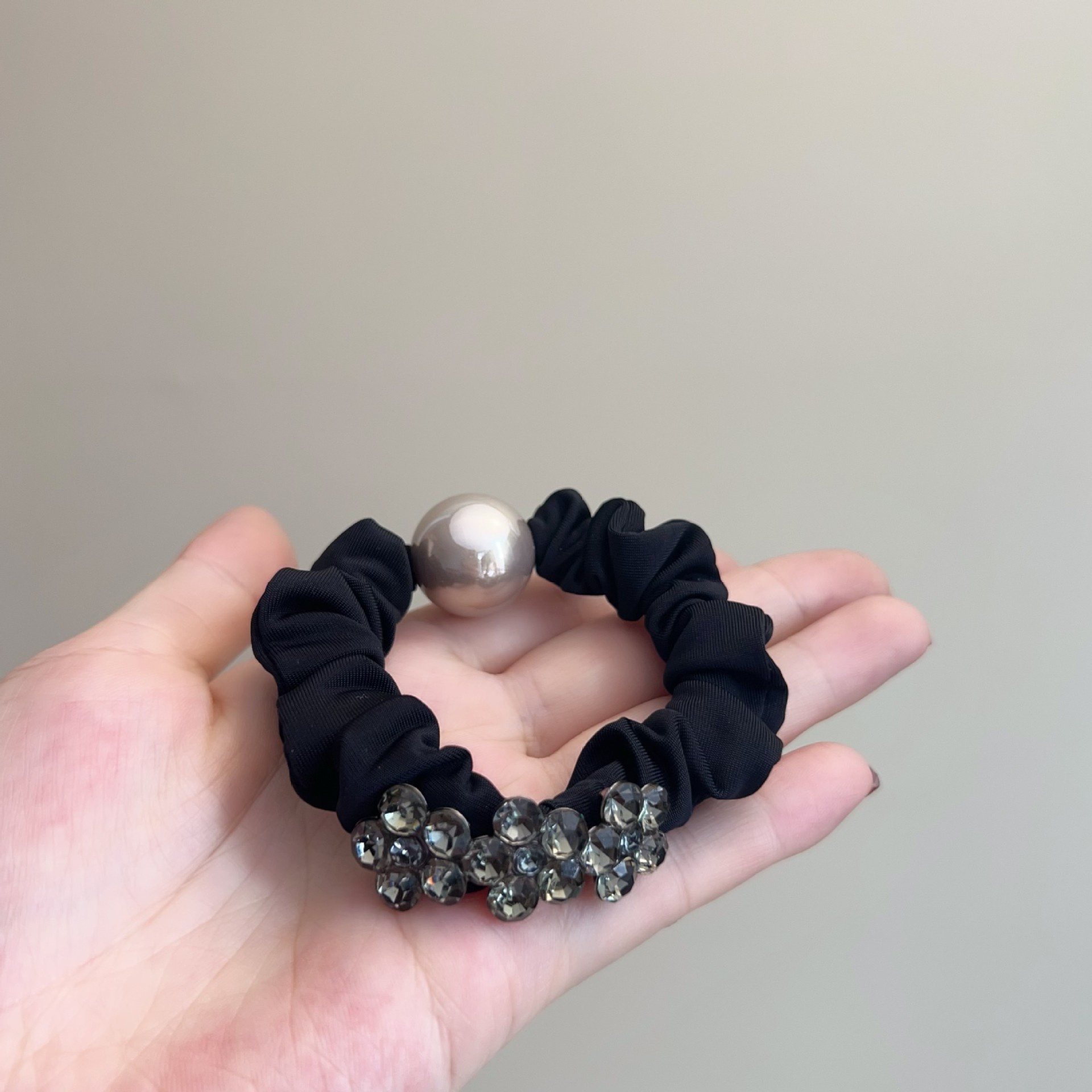 Women's Spring Vintage Pearl Rhinestone Cloth Hair Tie Black Flower