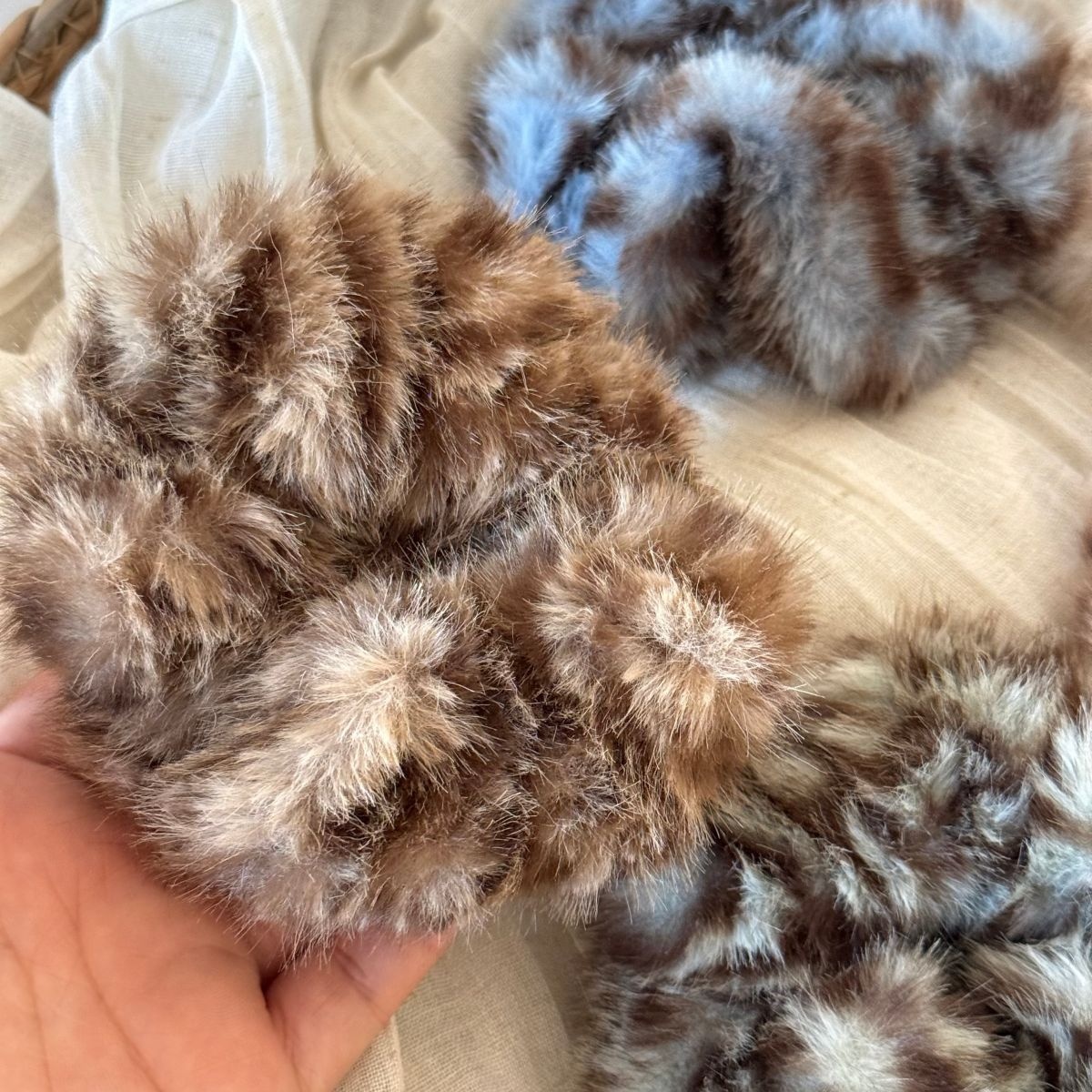 Women's Large High Elasticity Plush Winter Scrunchie Leopard Print