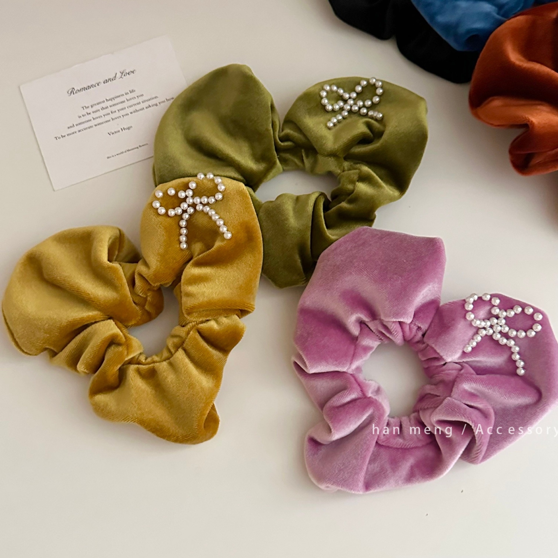 Women's Soft Velvet Pearl Bow Scrunchie Ponytail Hair Tie Heart Pattern