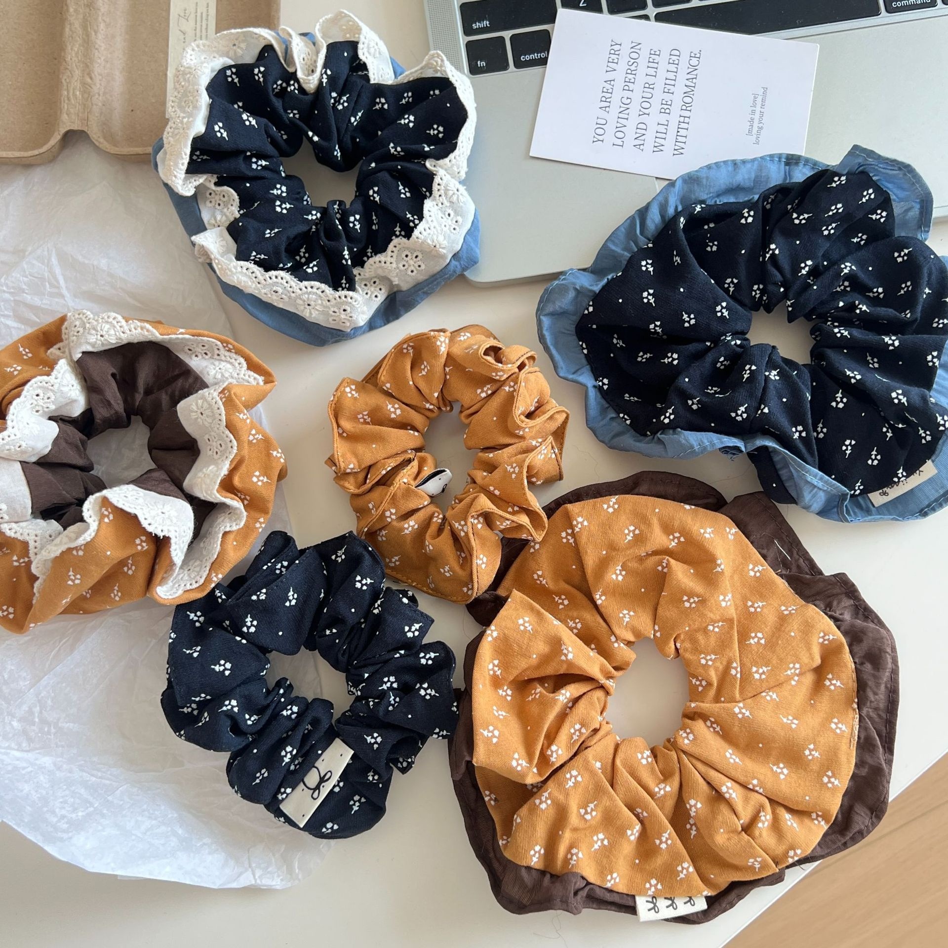 Women's French Retro Floral Lace Ruched Scrunchie Versatile Commuting Hair Tie