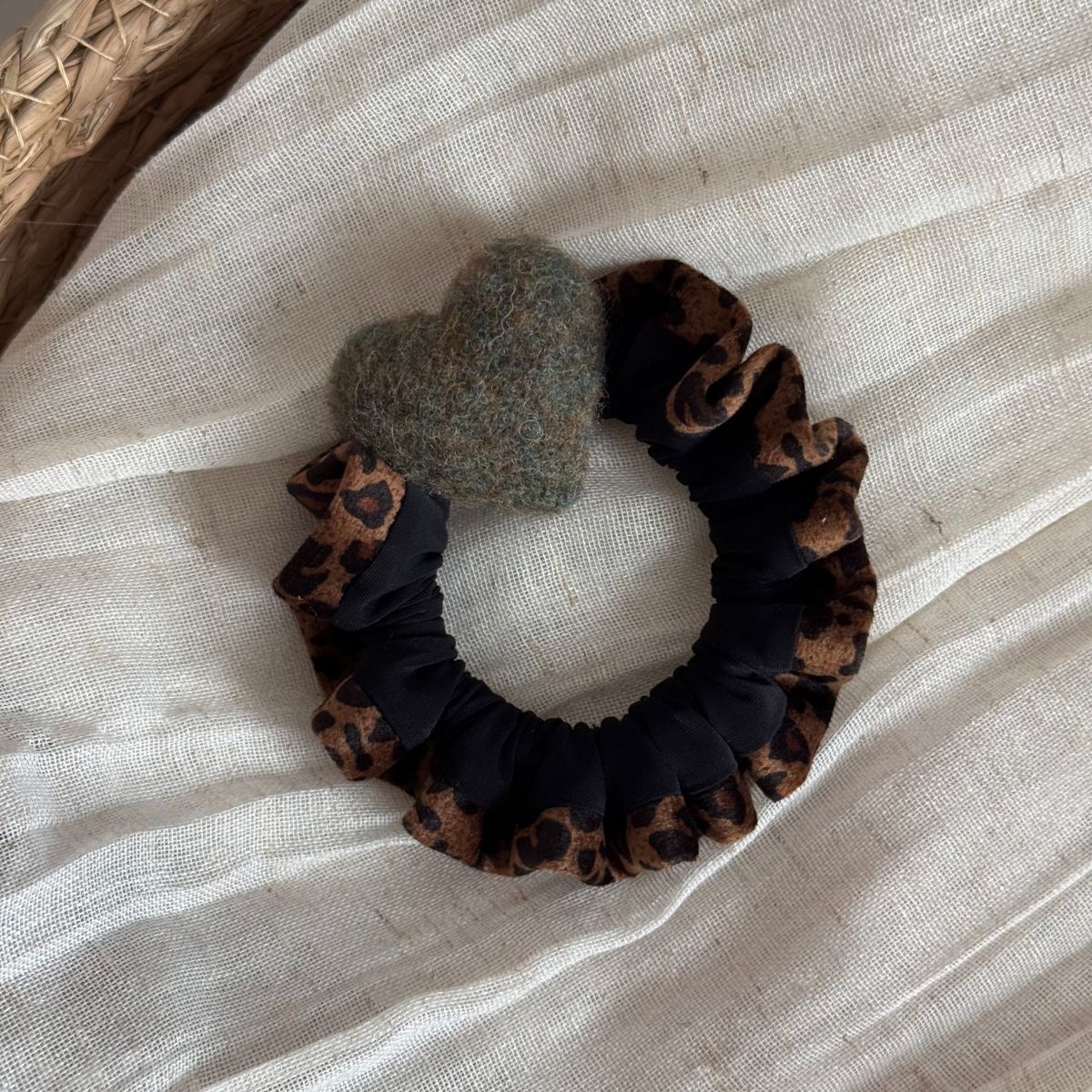 Women's Daily Elastic Cloth Ruffled Hairband Leopard Heart Print