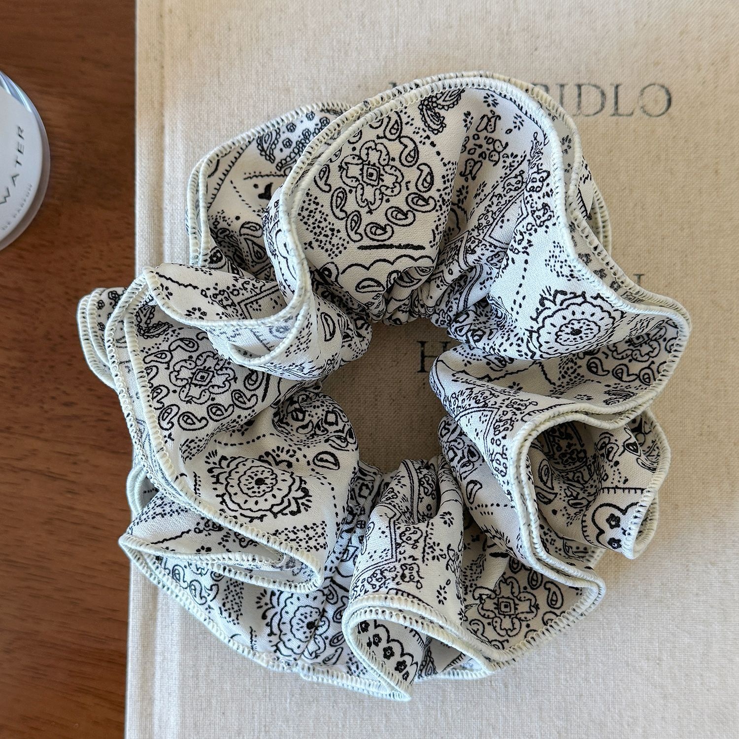 Women's Stylish Pleated Cloth Hair Scrunchies For Buns Retro Walnut Print
