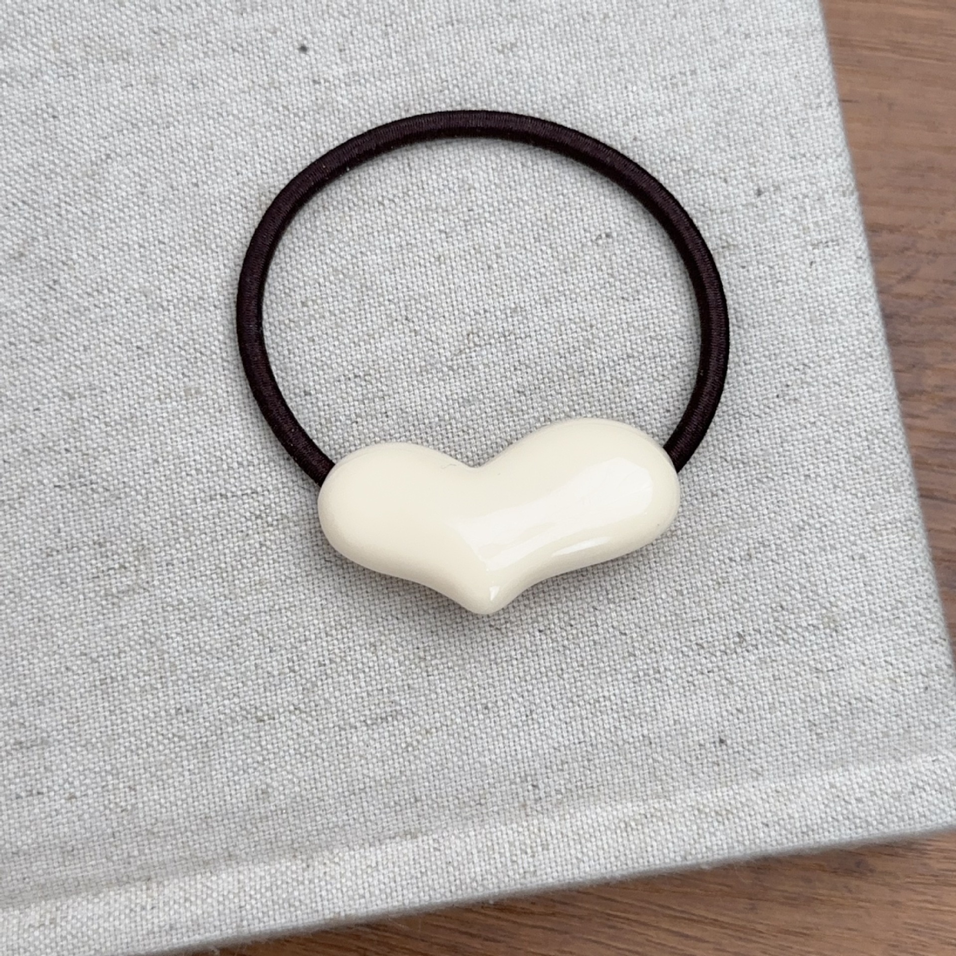 Girls Summer Acrylic Elastic Hair Band Cream Heart Shaped