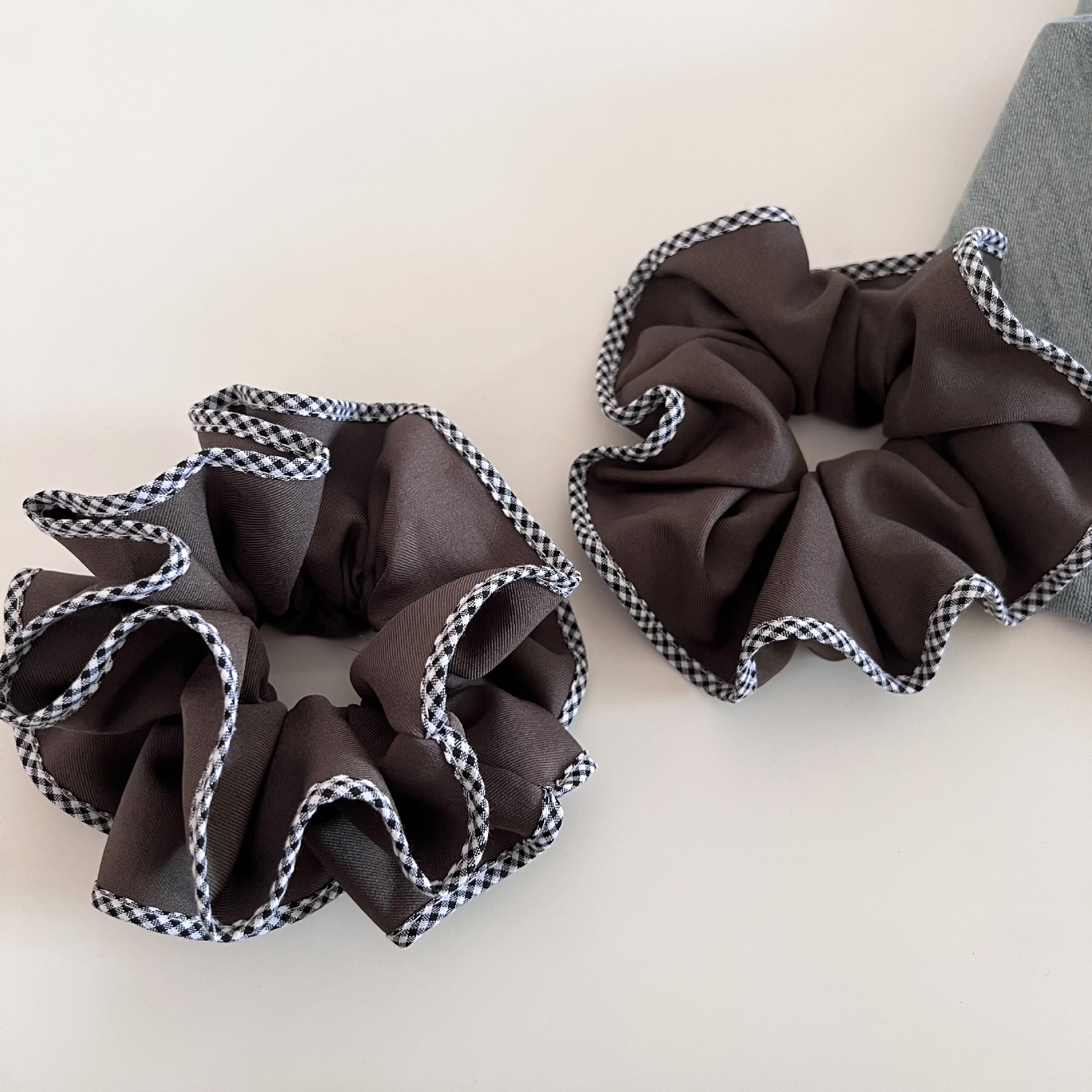 Women's Everyday Cloth Hair Tie Scrunchies Grey Checkered Plaid