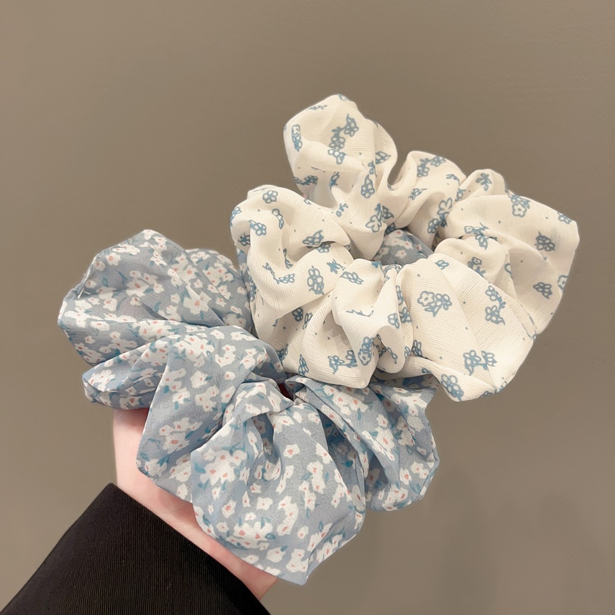 Women's High-End Fabric Hair Ties Cute Everyday Fresh Style Hair Ropes