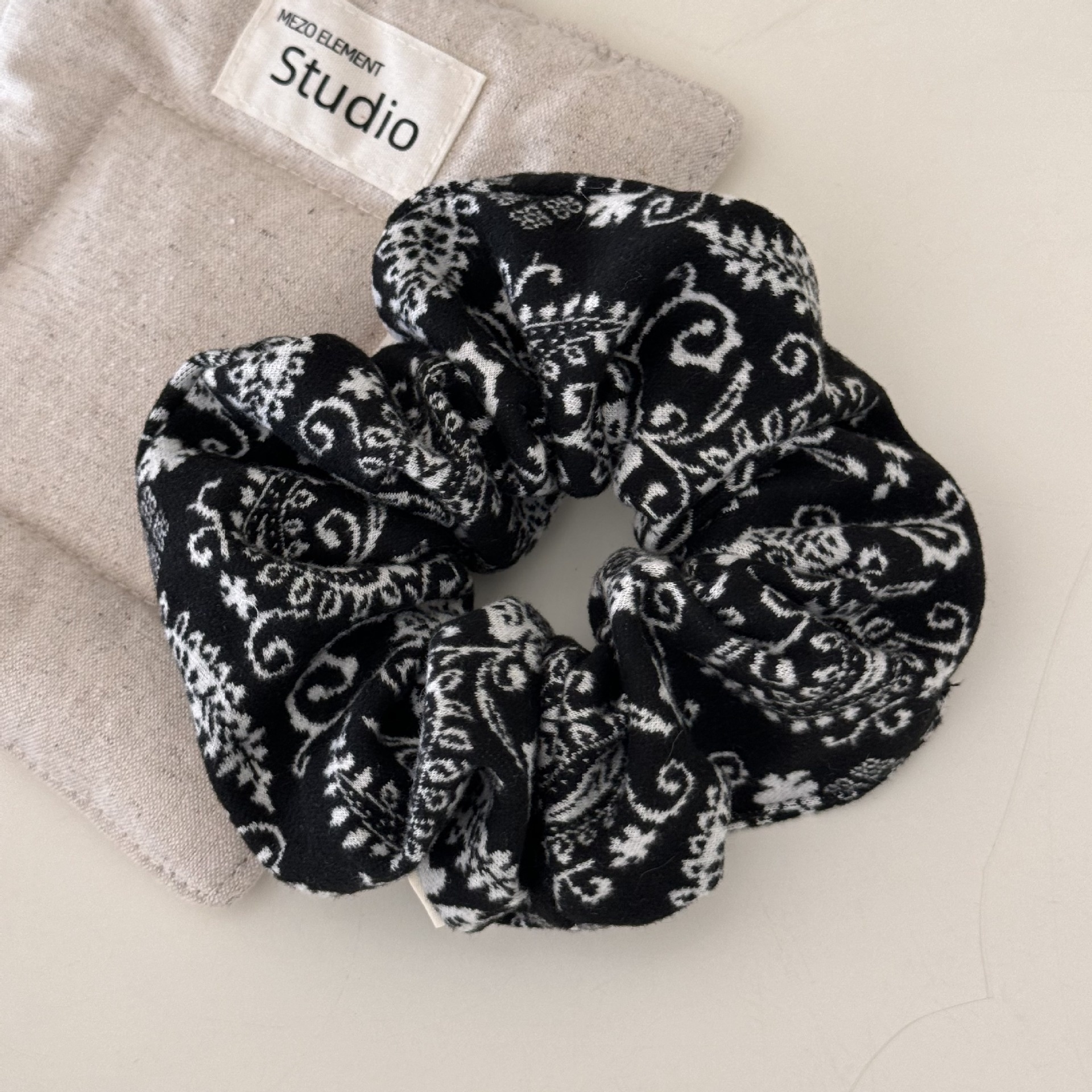 Women's Winter Woolen Scrunchie Hair Ties Vintage Walnut Floral Pattern