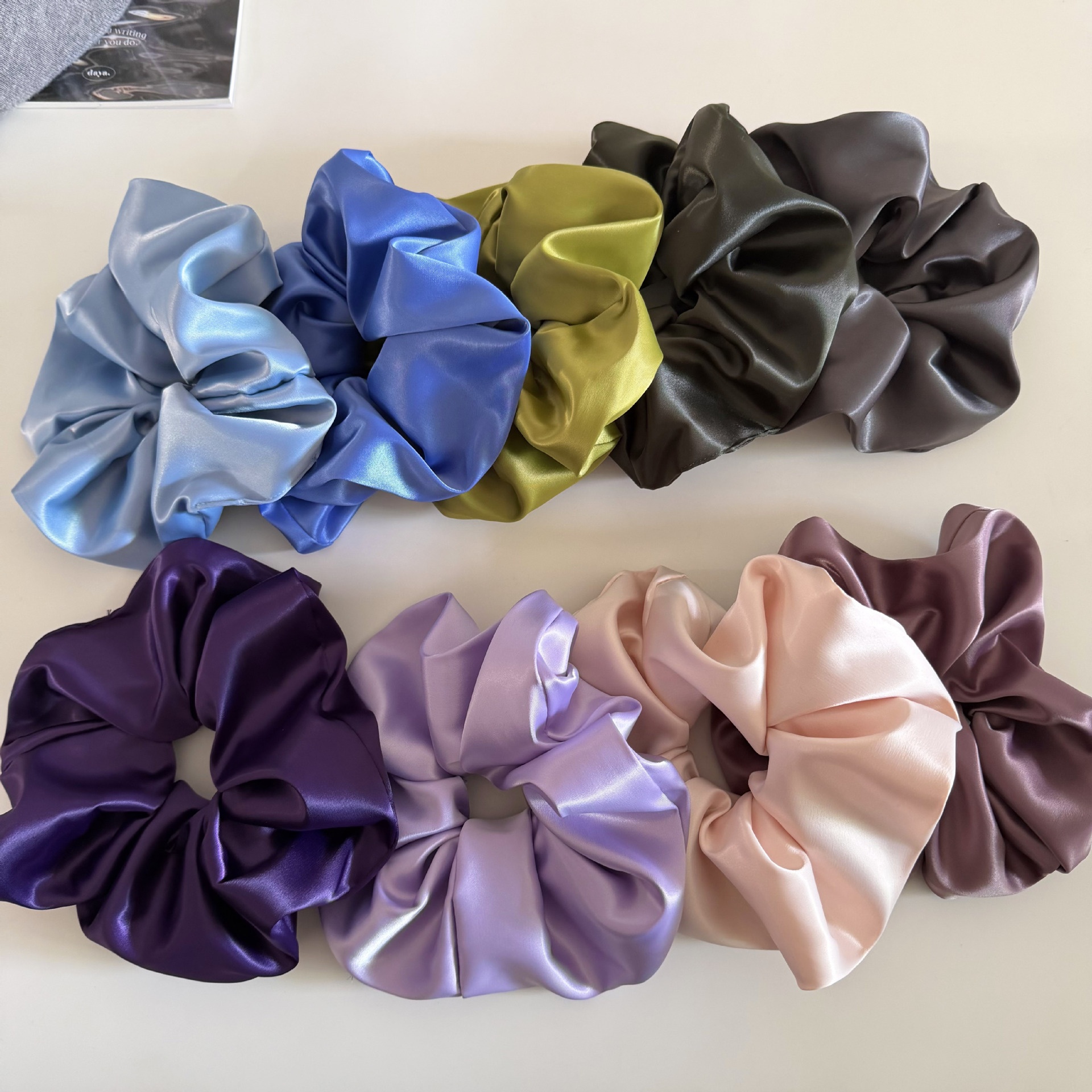 Women's Stylish Retro Satin Hair Tie For Daily Wear Multicolor