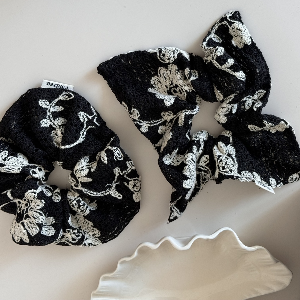 Women's Retro Knitted Flower Vine Hair Ties Cloth Headbands for Bun Styling