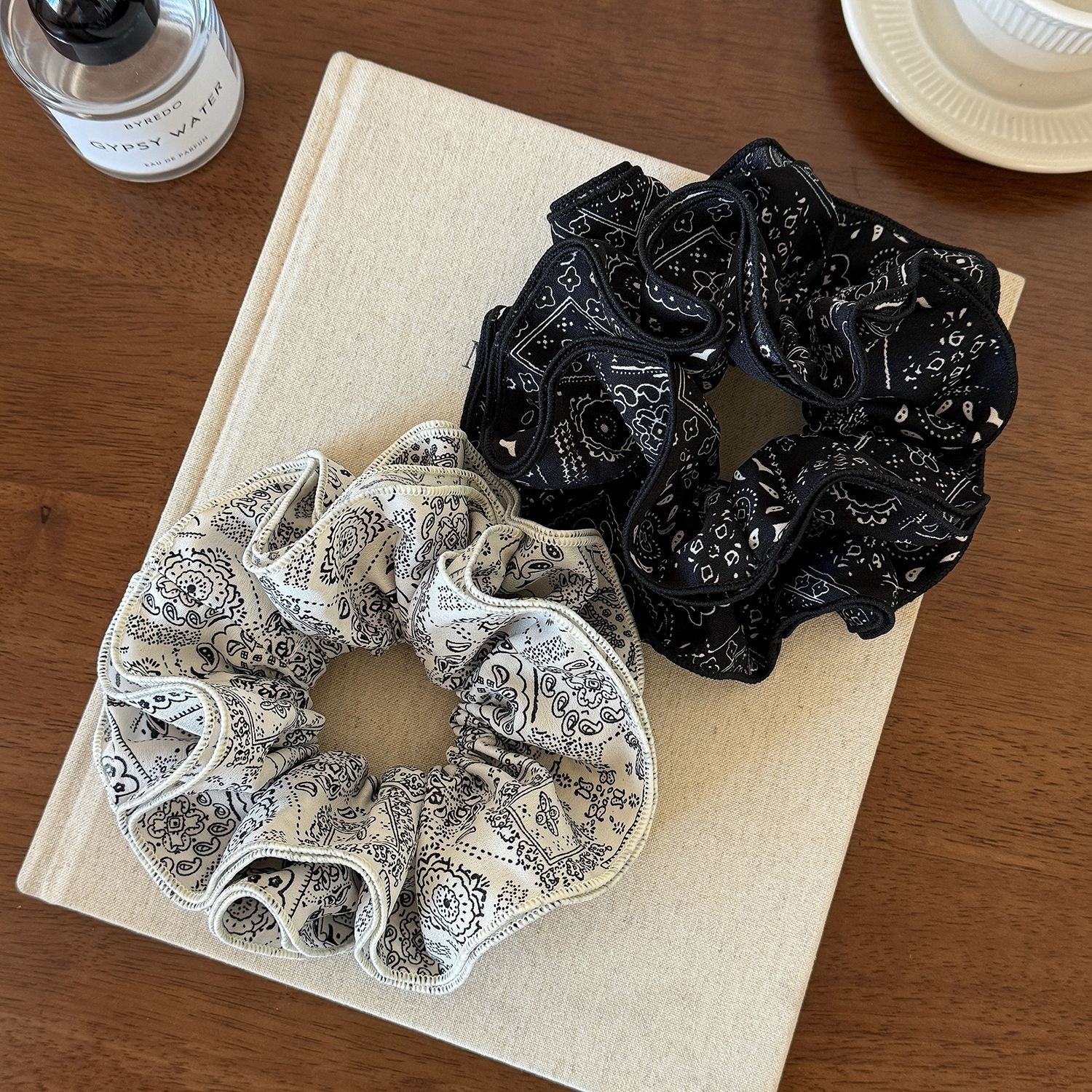 Women's Stylish Pleated Cloth Hair Scrunchies For Buns Retro Walnut Print