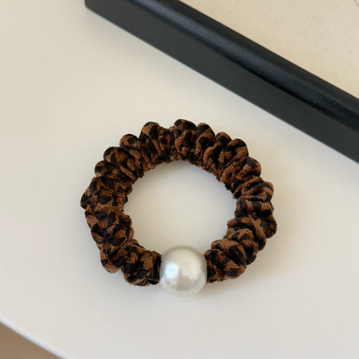 Women's Elegant Pearl Cloth Hair Tie For Daily Wear Leopard Pattern