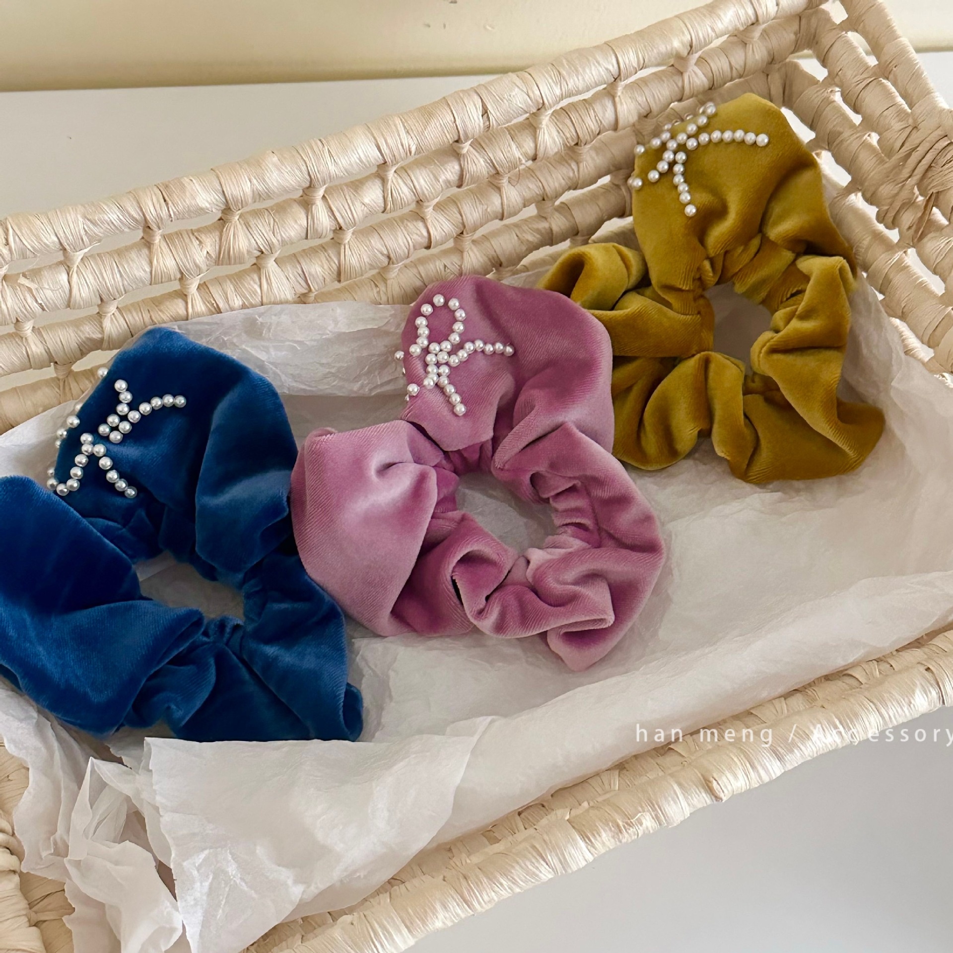 Women's Soft Velvet Pearl Bow Scrunchie Ponytail Hair Tie Heart Pattern