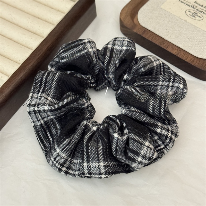 Women's Retro Plaid Cloth Hair Tie, Preppy Checkered Scrunchie for Autumn Winter