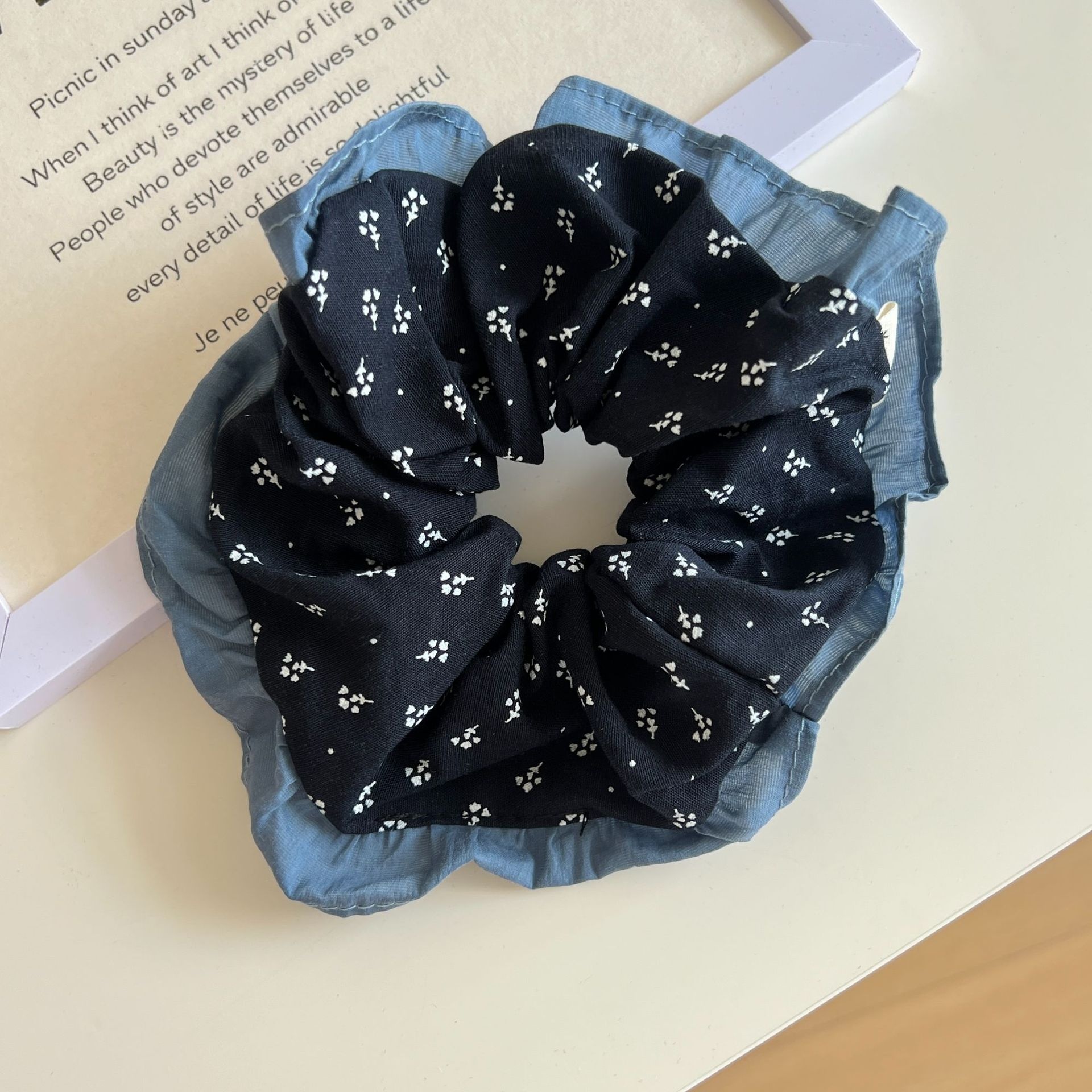 Women's French Retro Floral Lace Ruched Scrunchie Versatile Commuting Hair Tie