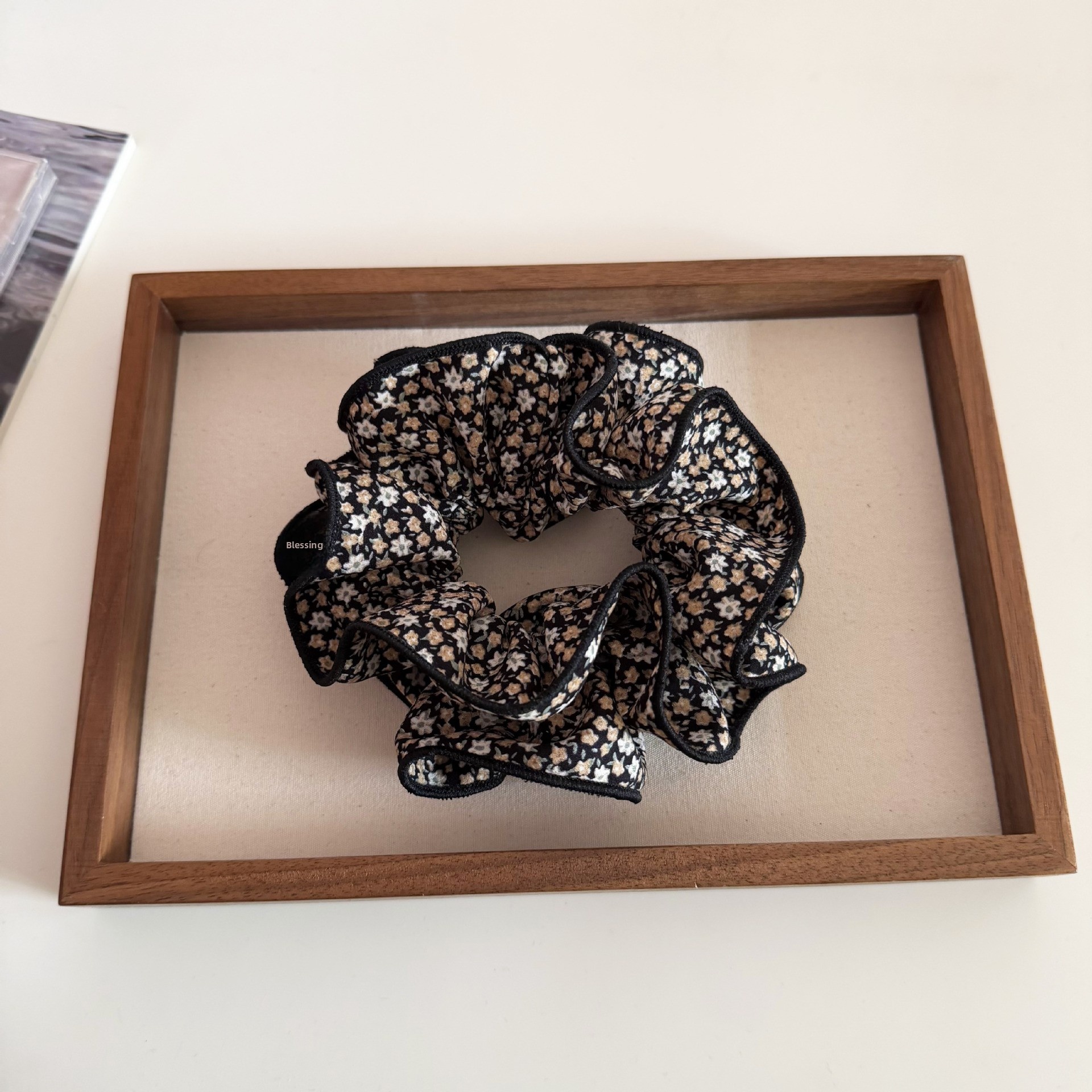 Women's Retro Ditsy Floral Cloth Hair Tie, Black Spring Hair Accessory