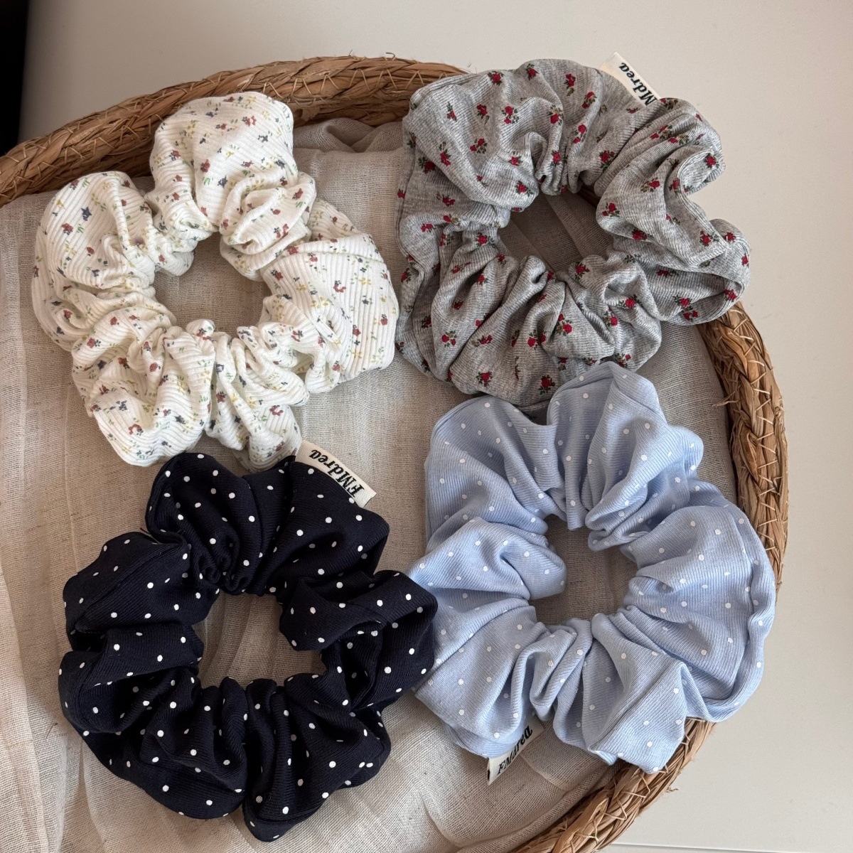 Women's Winter Daily Cloth Scrunchie Hair Tie White Ditsy Floral
