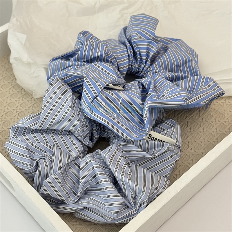 Women's Soft Cloth Hair Tie, Stylish Blue Plaid Scrunchie for All Seasons