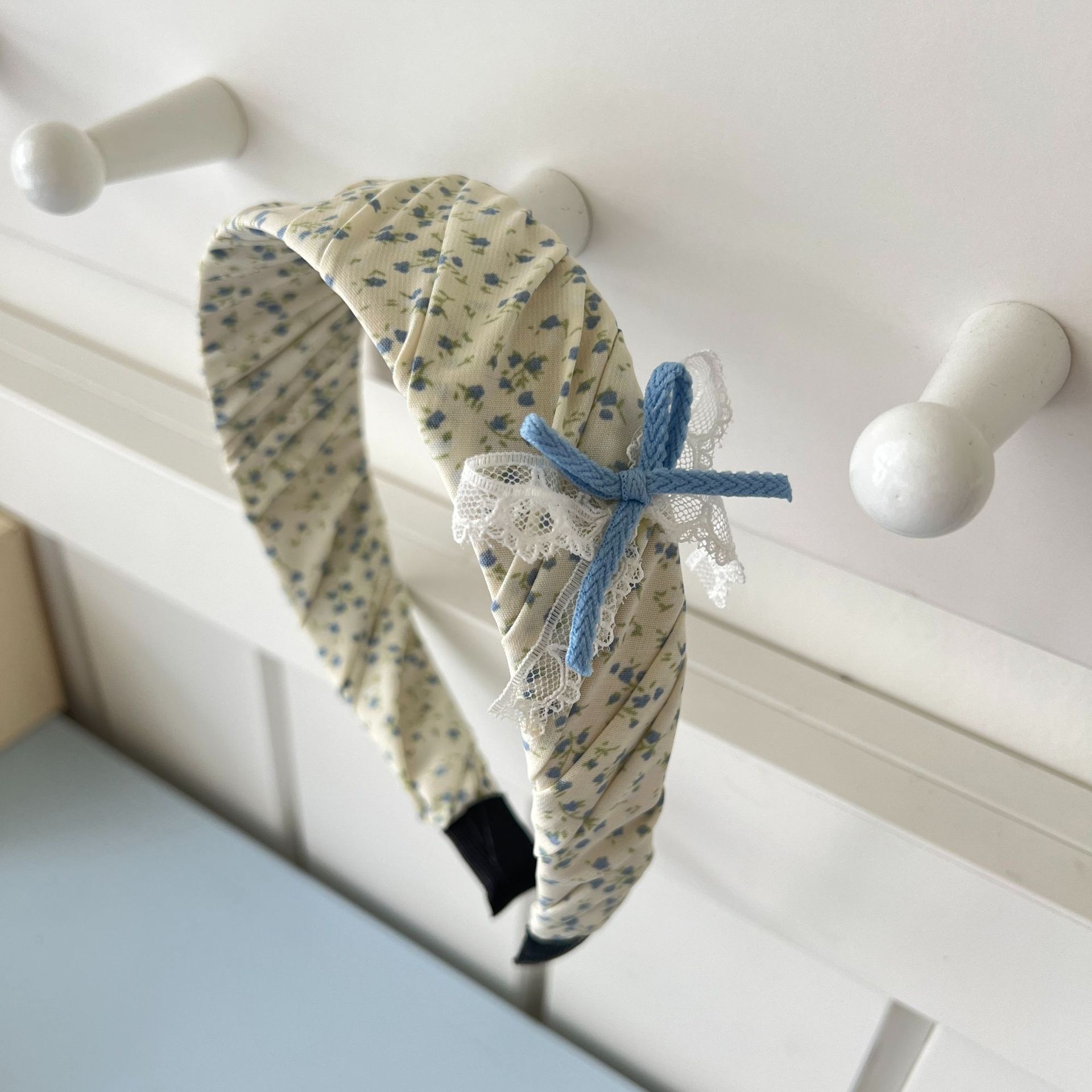 Women's Elegant Ditsy Floral Cloth Hair Clip and Band for Cute Daily Wear