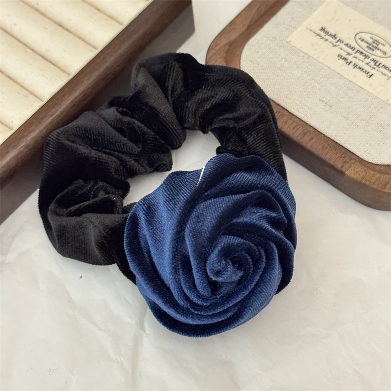 Women's Elegant Retro Velvet Hair Tie For Winter Styling Black Rose