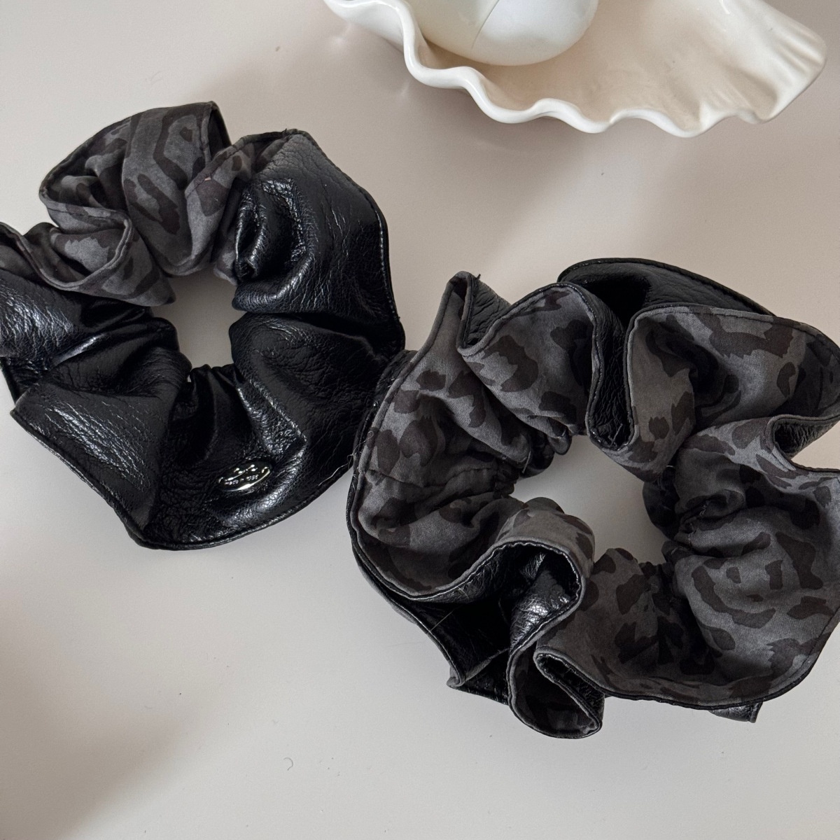 Women's Luxury Leopard Print Alloy Hair Claw Vintage Bowtie Shark Clip