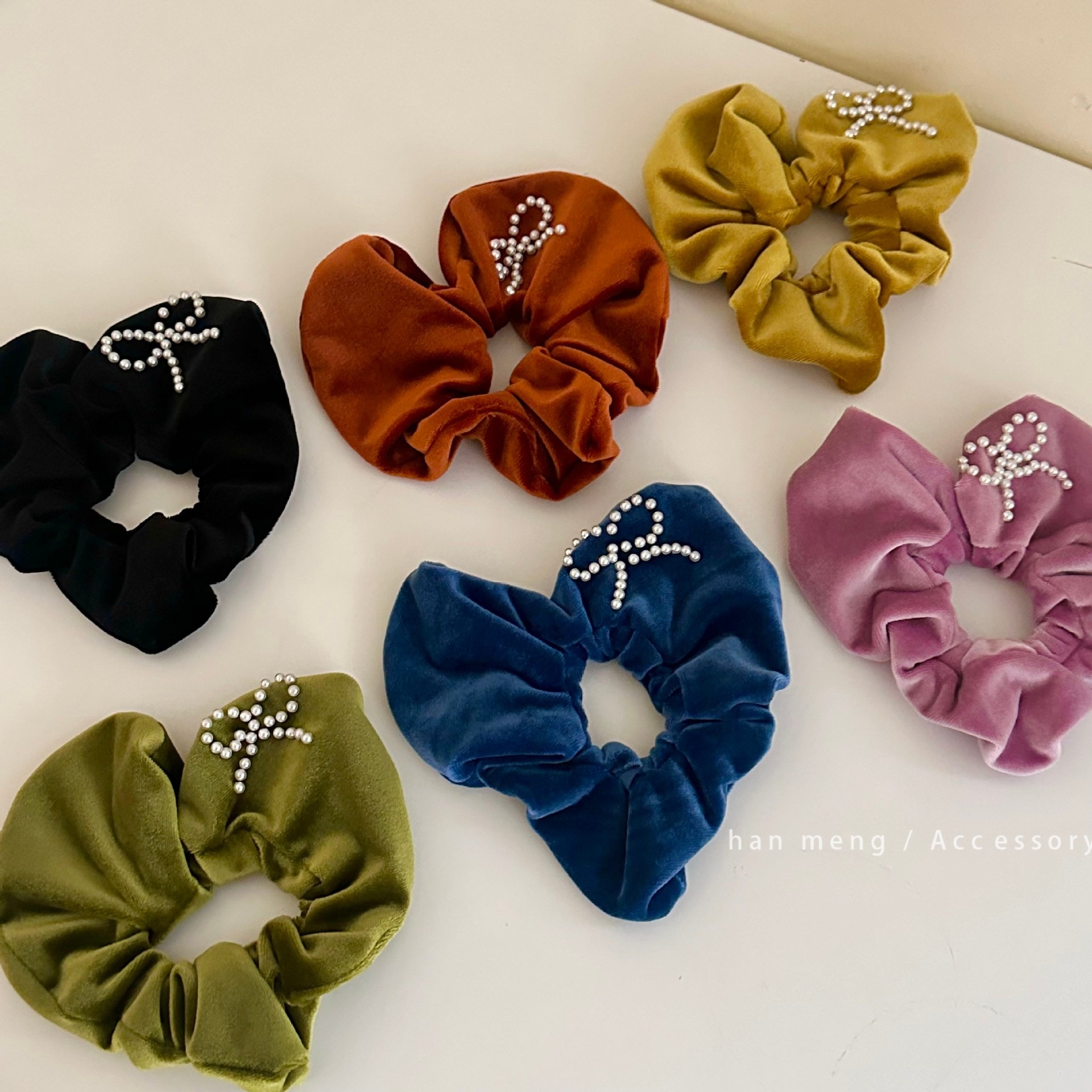 Women's Soft Velvet Pearl Bow Scrunchie Ponytail Hair Tie Heart Pattern