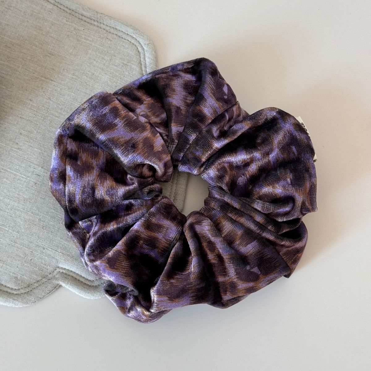 Women's French Velvet Pleated Elastic Hair Band Soft Leopard Print Scrunchie