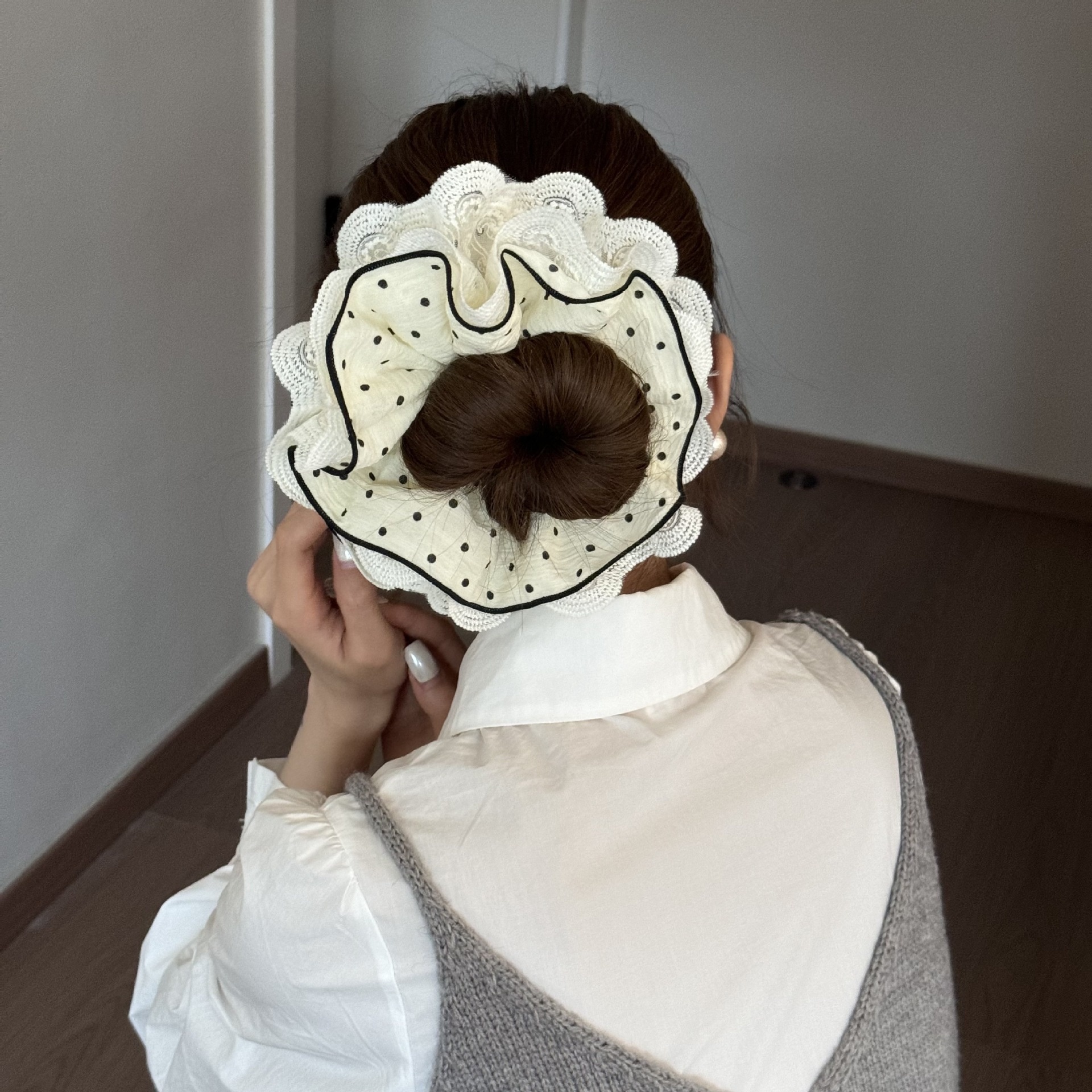 Women's Autumn Polyester Lace Scrunchie Hair Tie Beige Polka Dots