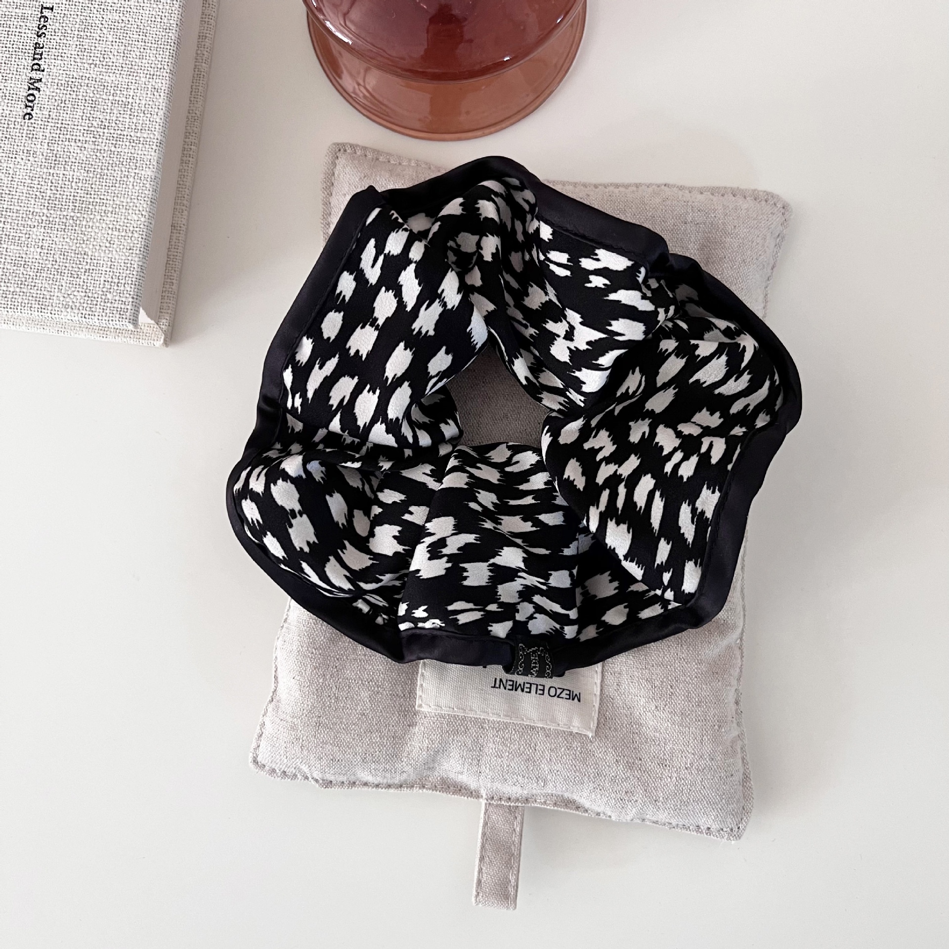 Women's Vintage Satin Hairband Black And White Leopard Print