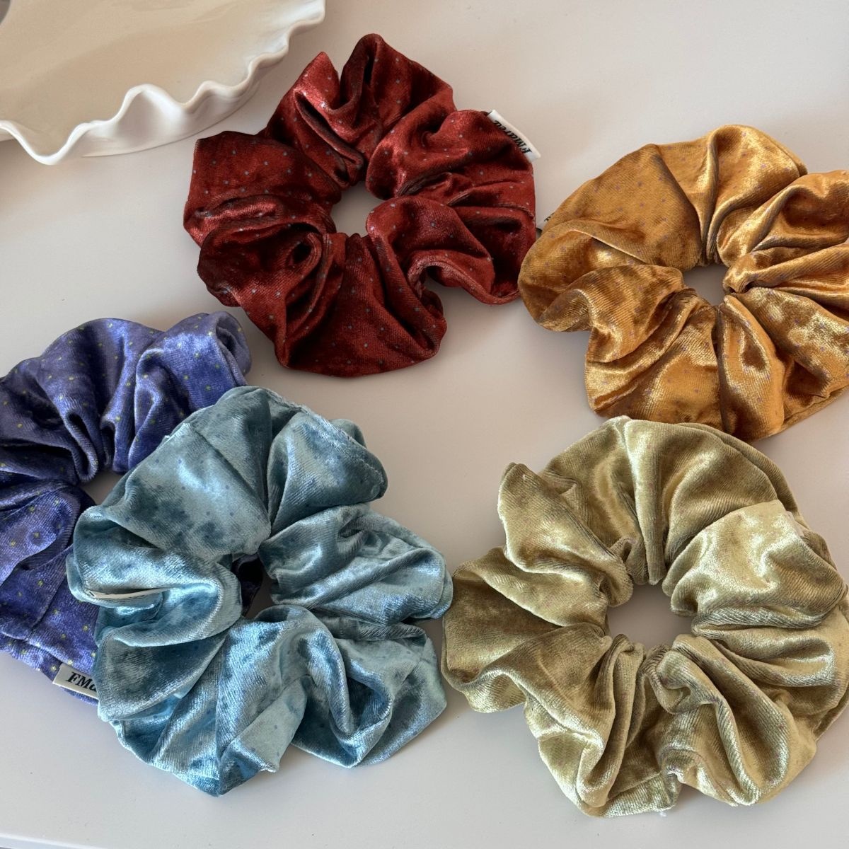 Women's Versatile Bun Hair Scrunchies Autumn Winter Velvet Polka Dot
