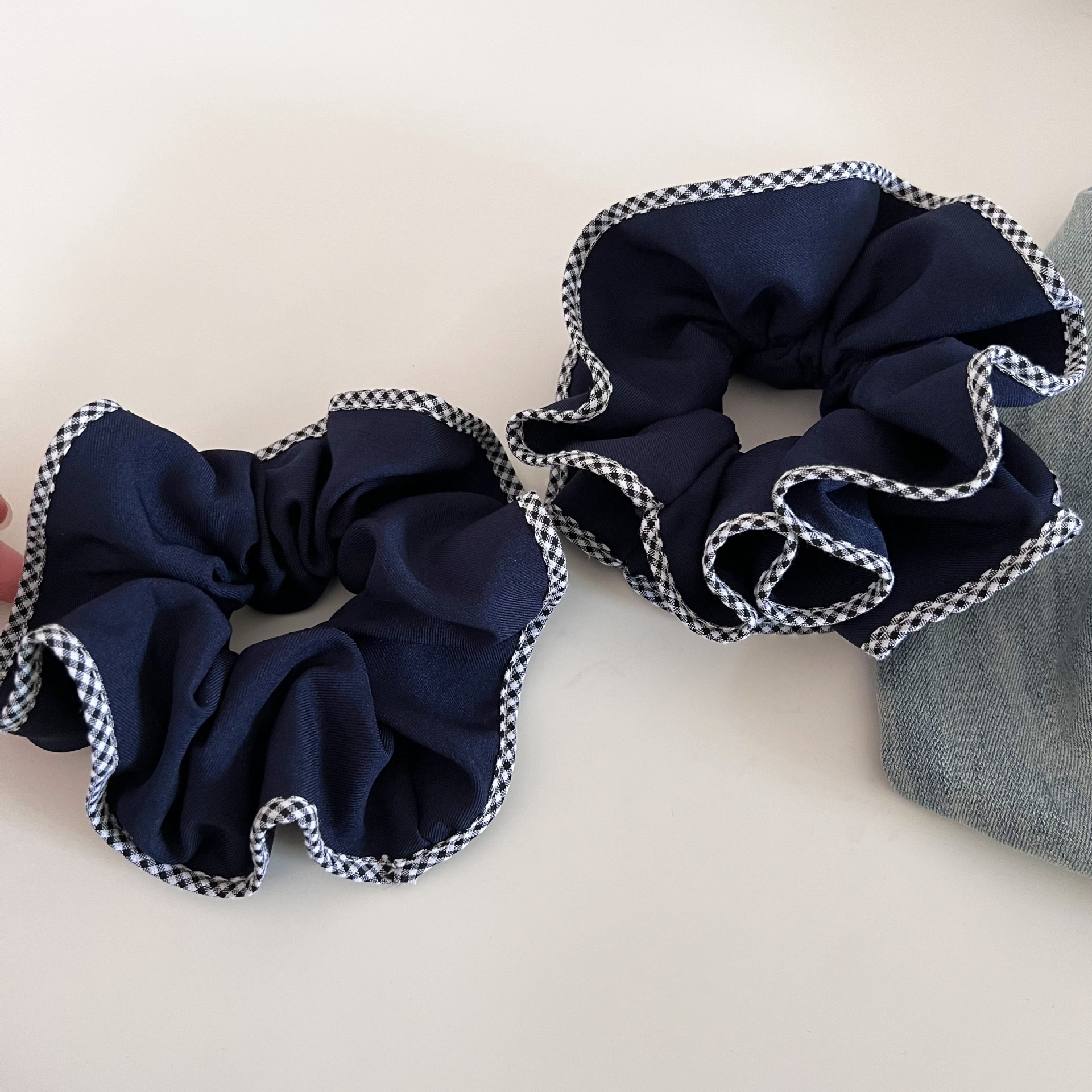 Women's Everyday Cloth Hair Tie Scrunchies Grey Checkered Plaid