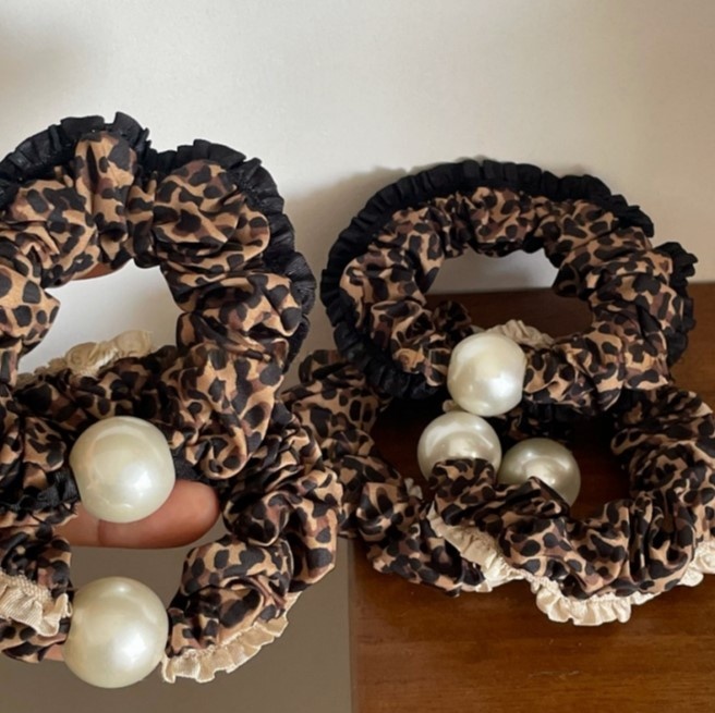 Women's Retro Lace Leopard Print Pearl Beaded Pleated Elastic Hair Ties