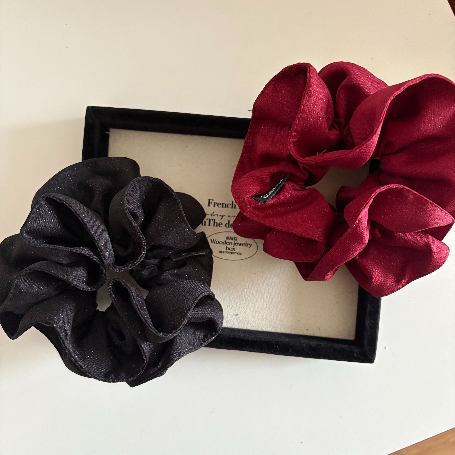 Women's Elegant Solid Color Satin Hair Tie, Chic Spring Accessory in Black