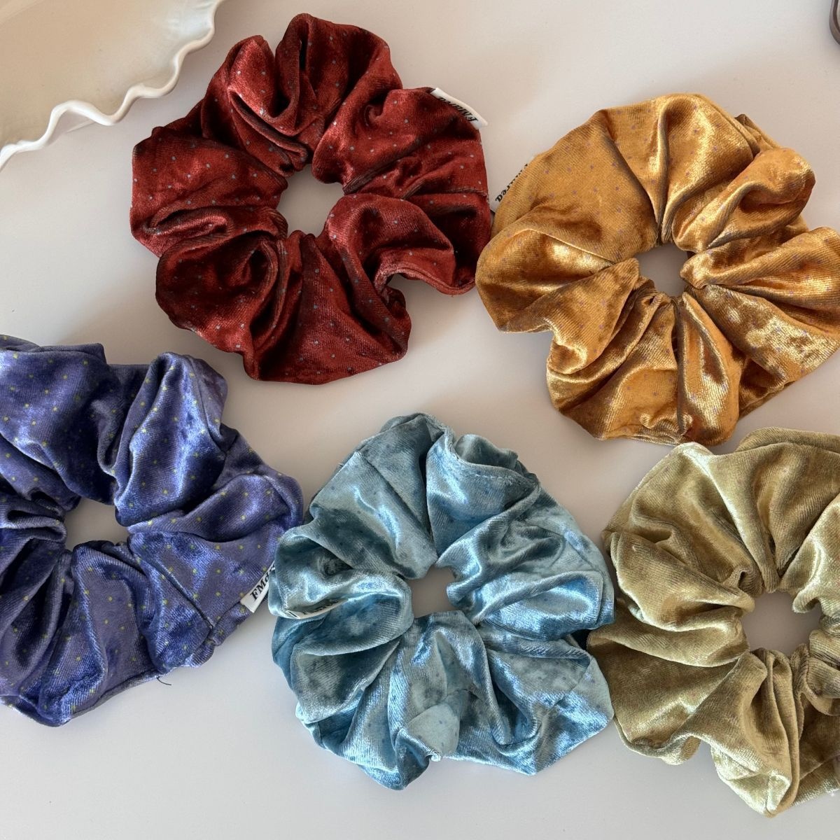 Women's Versatile Bun Hair Scrunchies Autumn Winter Velvet Polka Dot