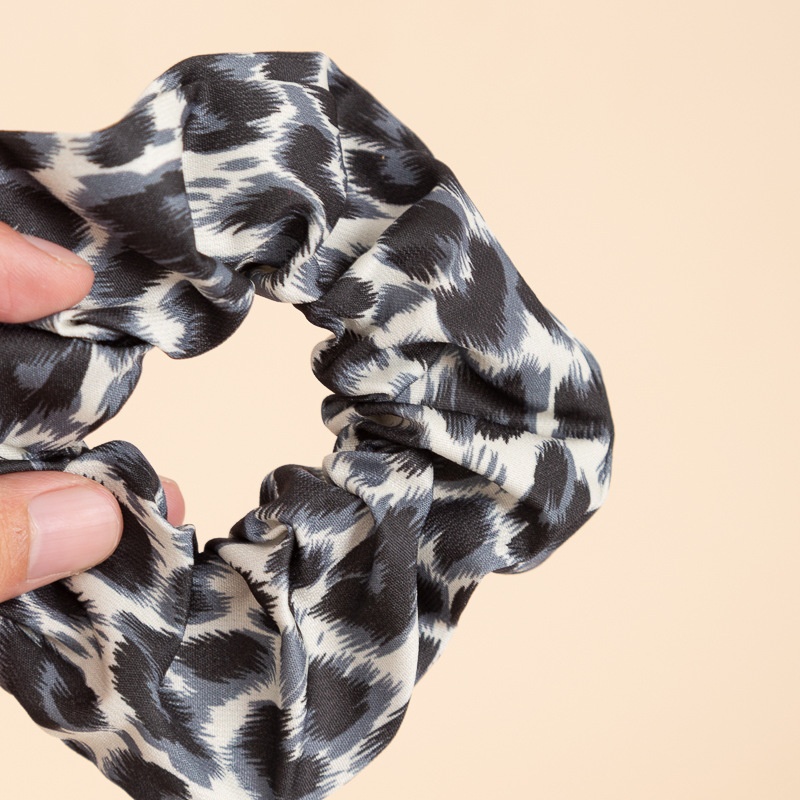 Women's Simple Elegant Leopard Print Cloth Hair Tie Cute Daily Accessory