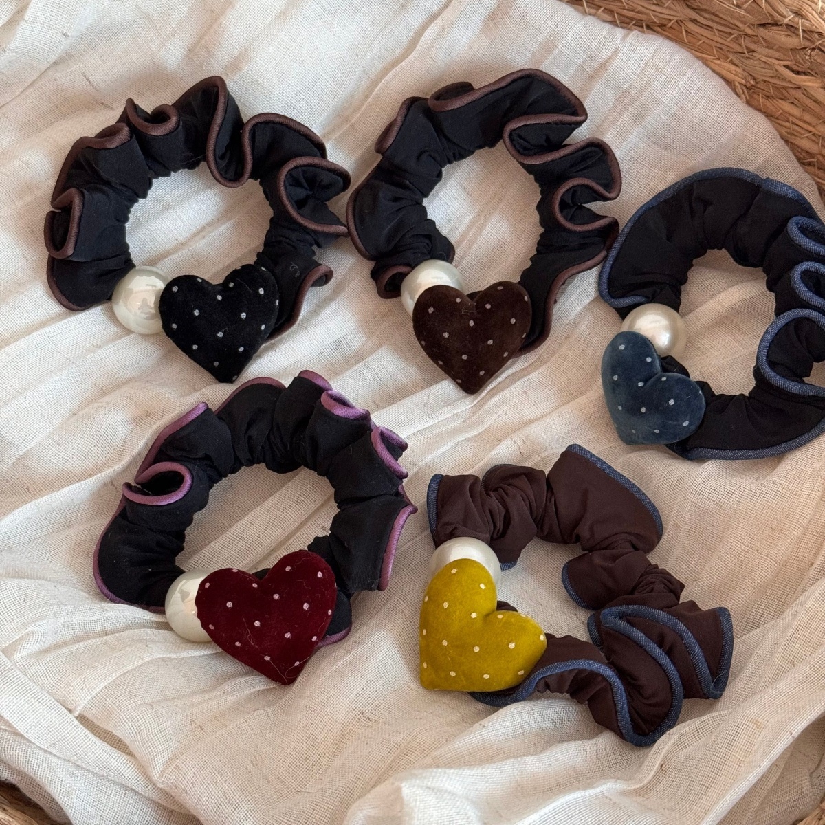 Women's Pearl Velvet Scrunchie For High Ponytail Heart Polka Dots