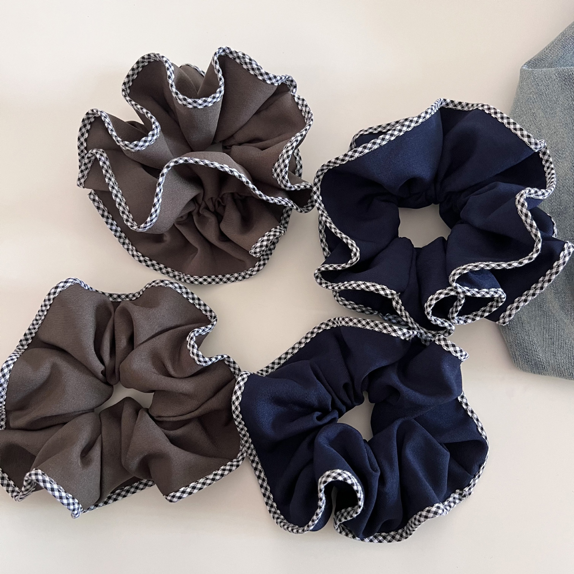 Women's Everyday Cloth Hair Tie Scrunchies Grey Checkered Plaid