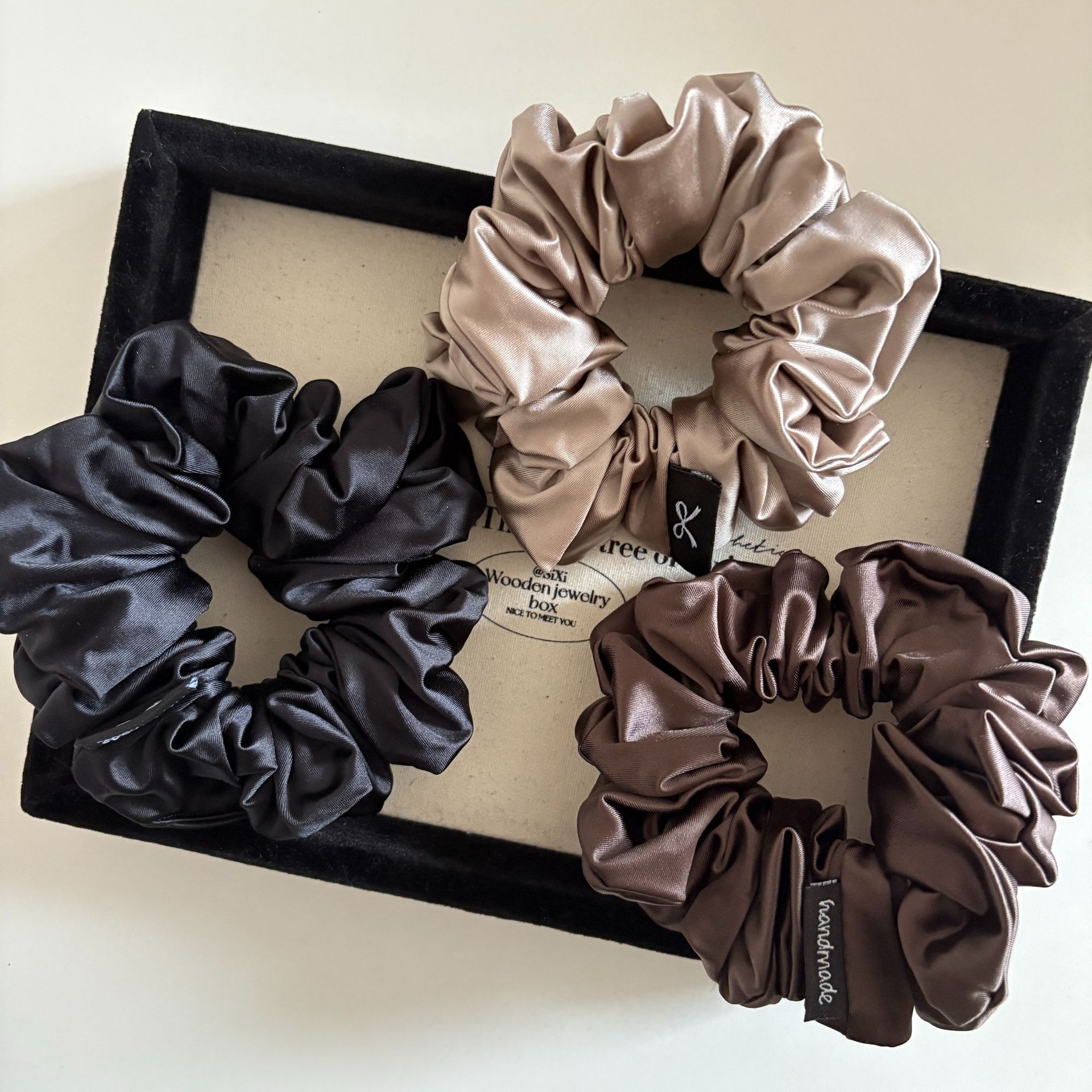 Women's Elegant Solid Color Satin Hair Tie, Chic Spring Accessory in Black