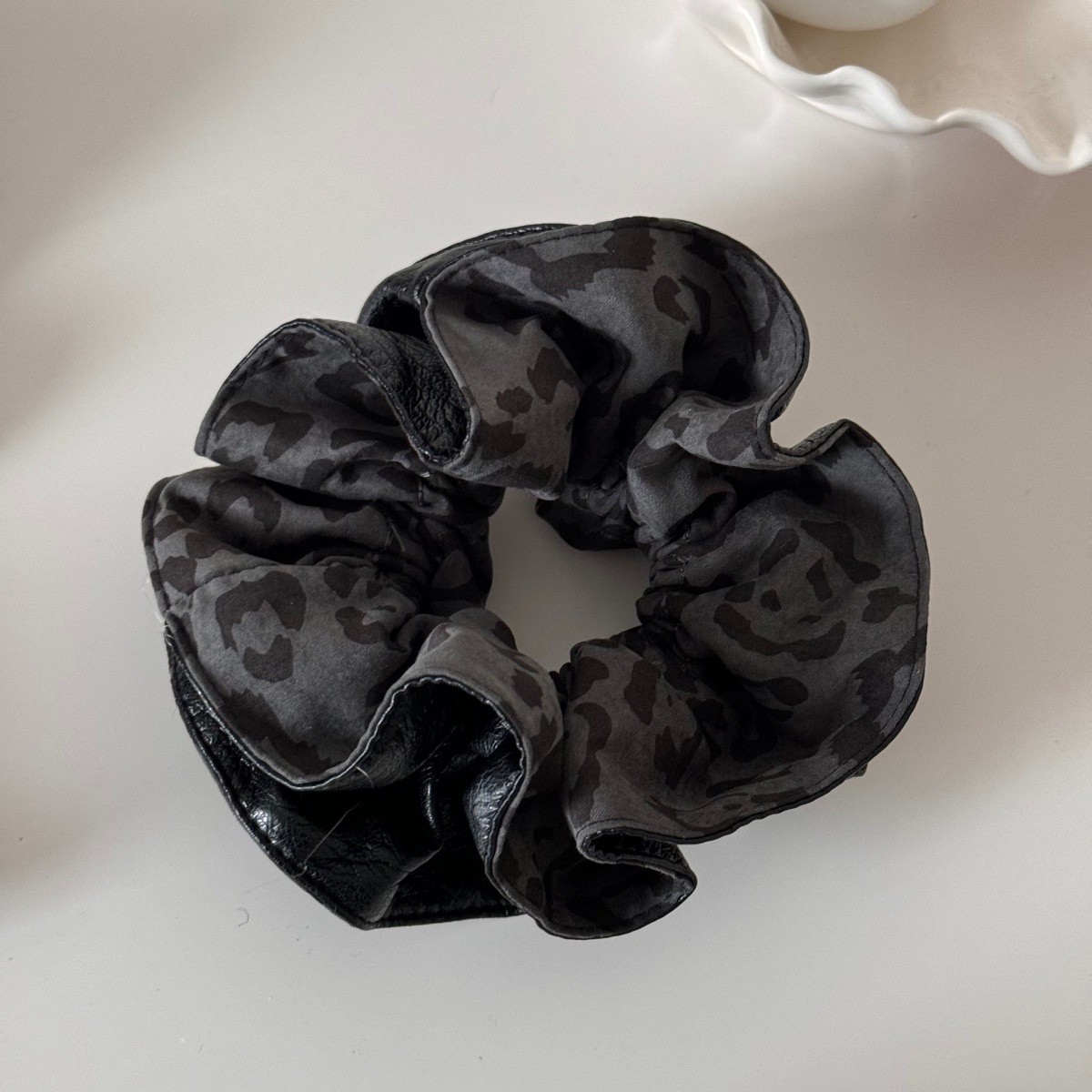 Women's Luxury Leopard Print Alloy Hair Claw Vintage Bowtie Shark Clip