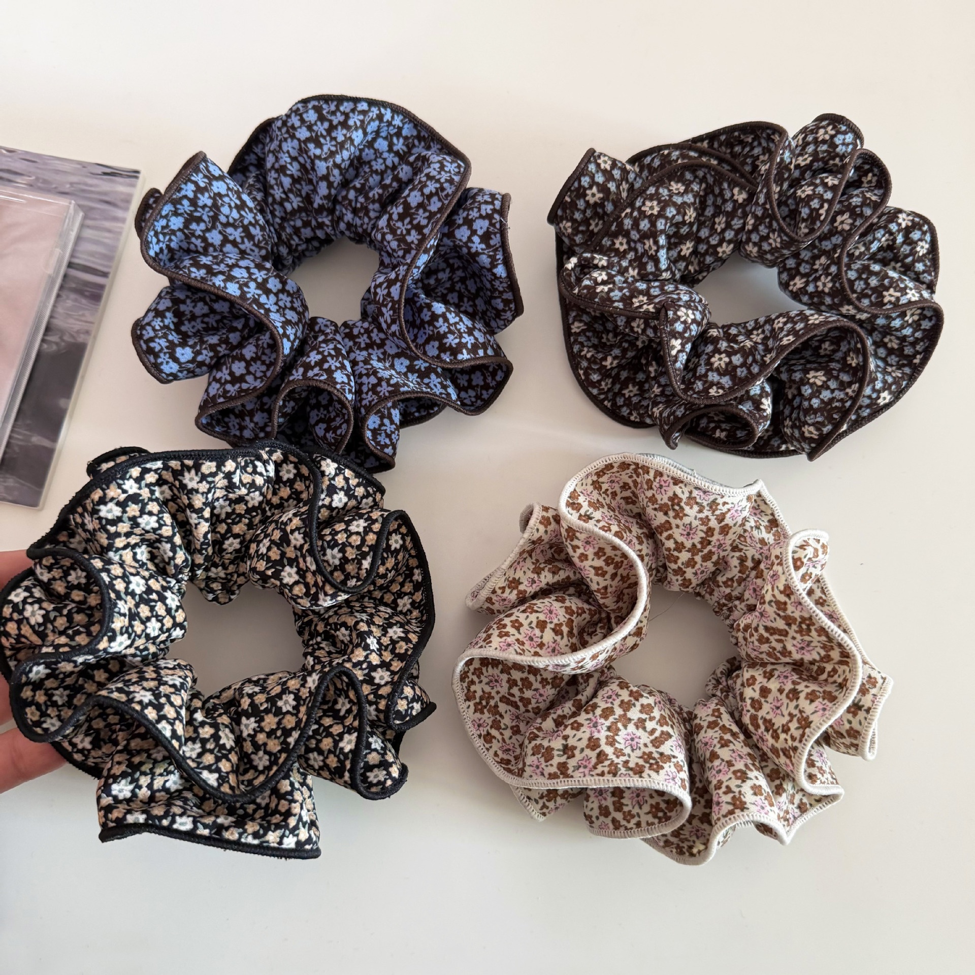 Women's Retro Ditsy Floral Cloth Hair Tie, Black Spring Hair Accessory
