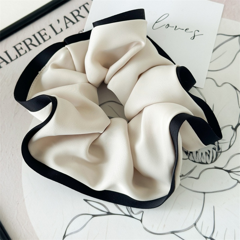 Women's Elegant Casual Holiday Cloth Hair Scrunchie Solid Color