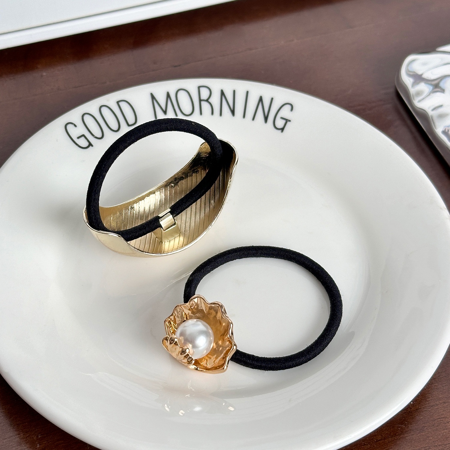 Women's Minimalist Metal Hair Ties Chic Cold Tone Stoving Varnish Bands