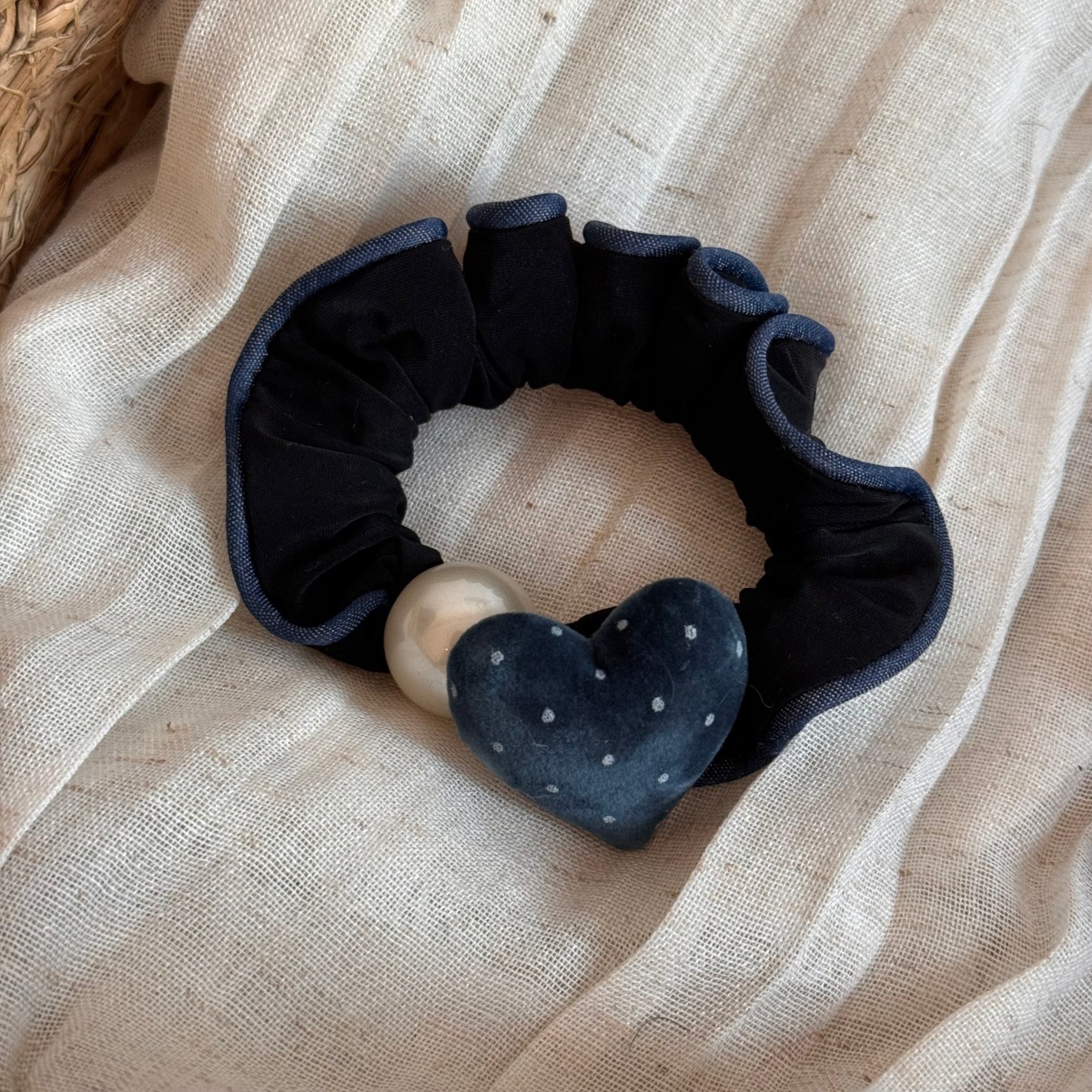 Women's Pearl Velvet Scrunchie For High Ponytail Heart Polka Dots