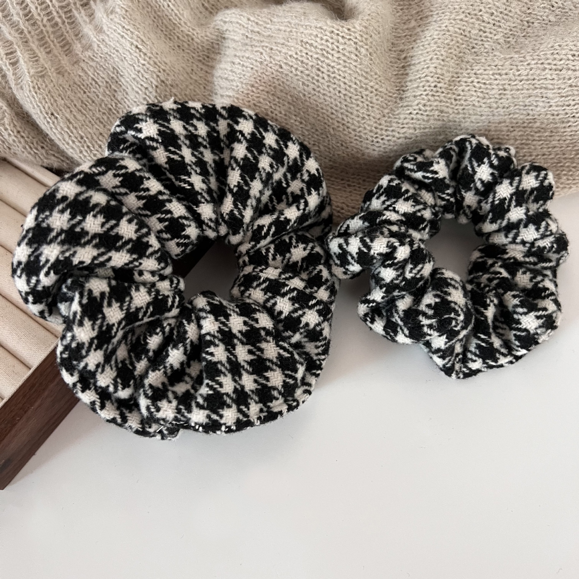 Women's Autumn Winter Cloth Bun Hair Tie Black And White Houndstooth Plaid