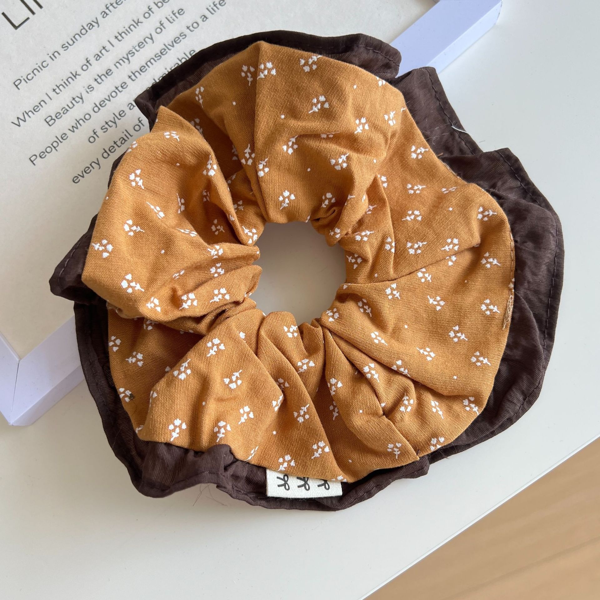 Women's French Retro Floral Lace Ruched Scrunchie Versatile Commuting Hair Tie