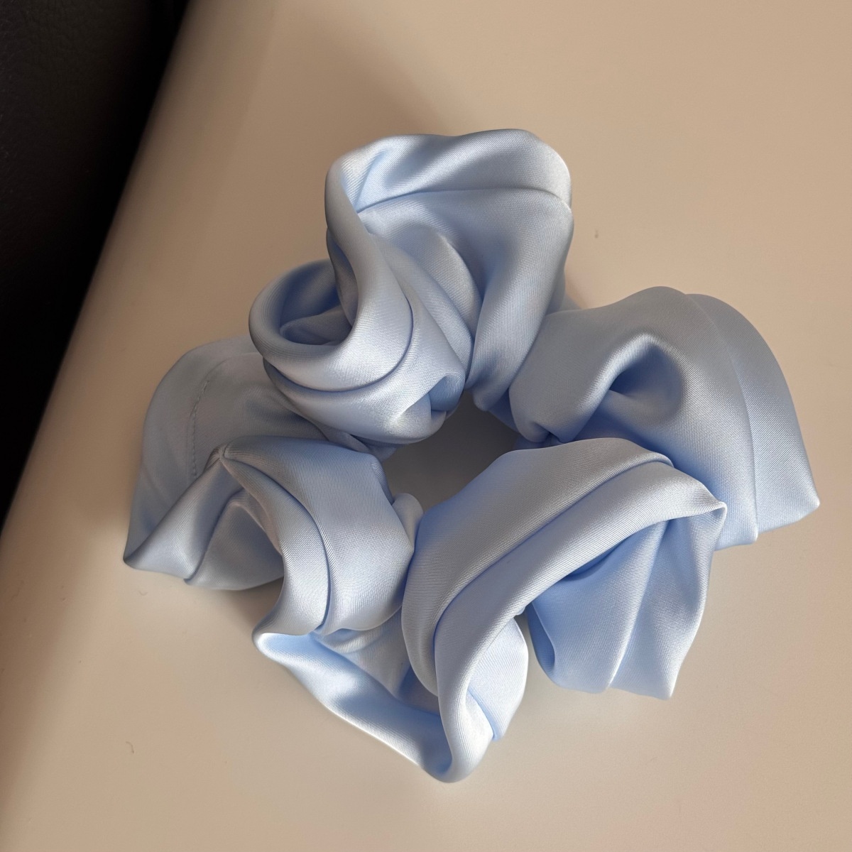 Women's Elegant Satin Scrunchie Hair Tie For Daily Wear Solid Color