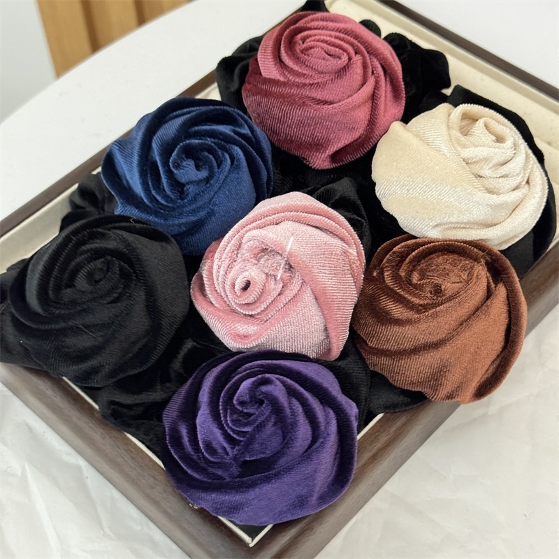 Women's Elegant Retro Velvet Hair Tie For Winter Styling Black Rose
