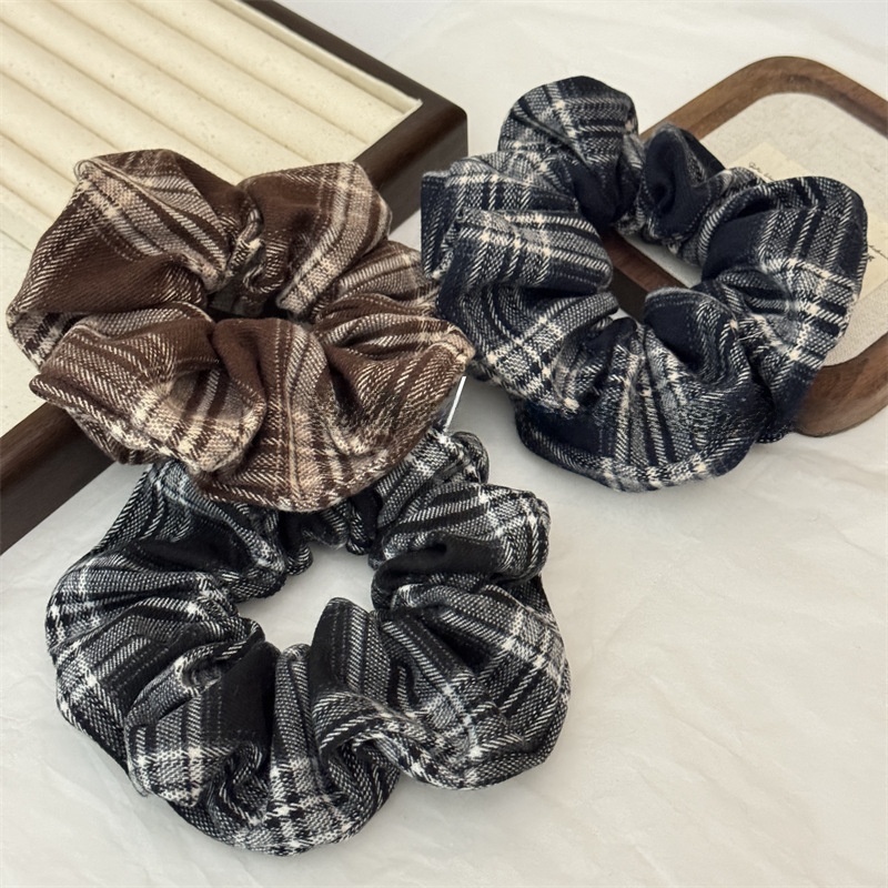Women's Retro Plaid Cloth Hair Tie, Preppy Checkered Scrunchie for Autumn Winter
