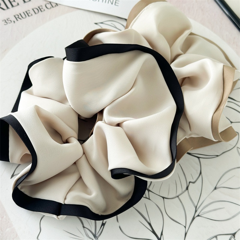 Women's Elegant Casual Holiday Cloth Hair Scrunchie Solid Color