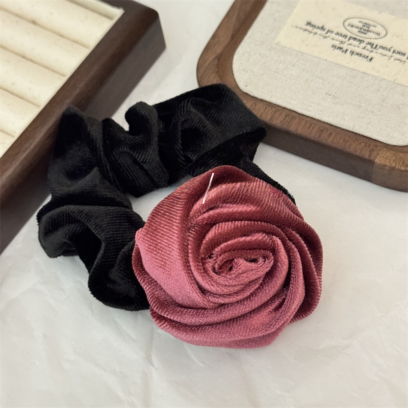 Women's Elegant Retro Velvet Hair Tie For Winter Styling Black Rose